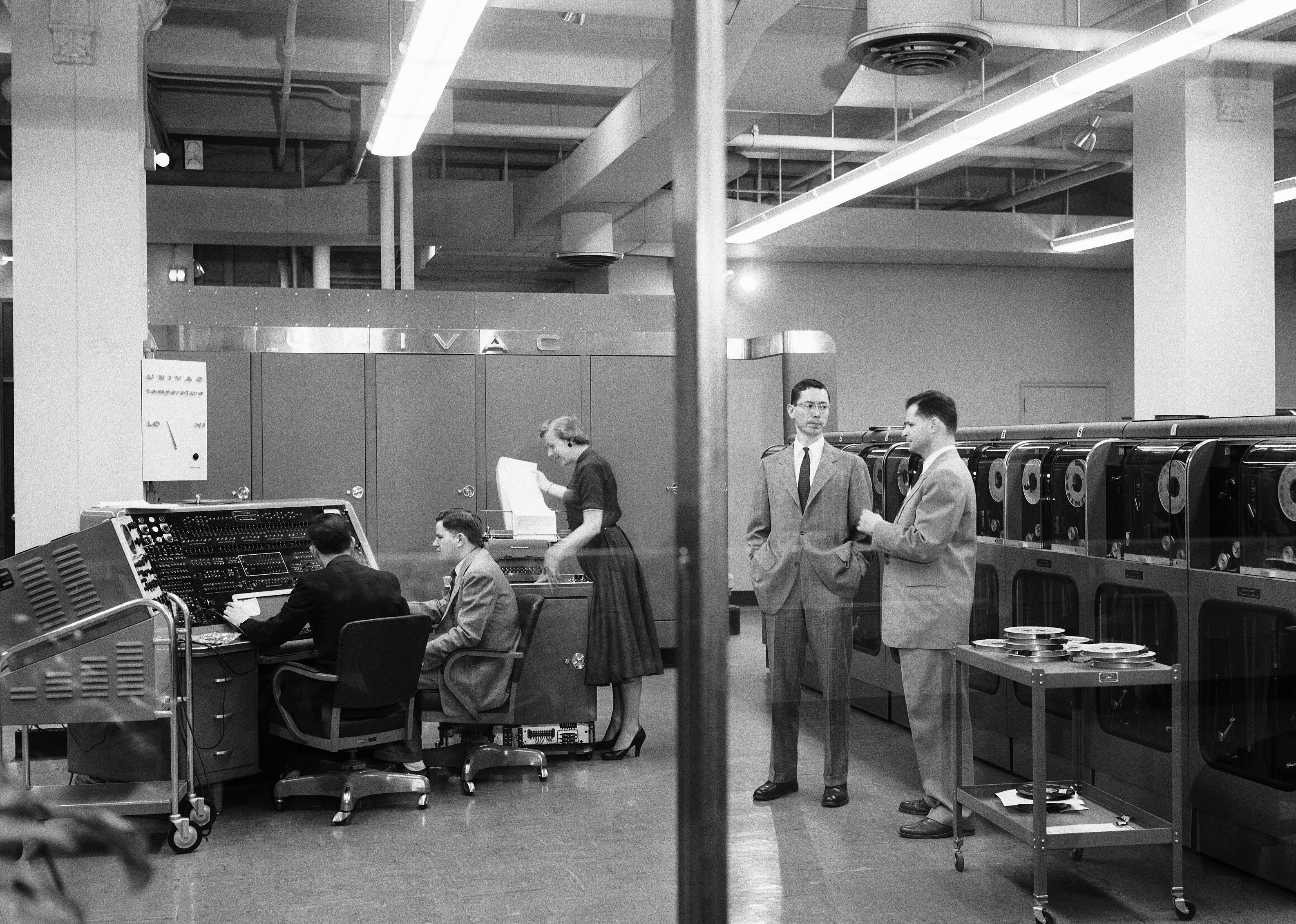 1954: GE processes data on electronic computer