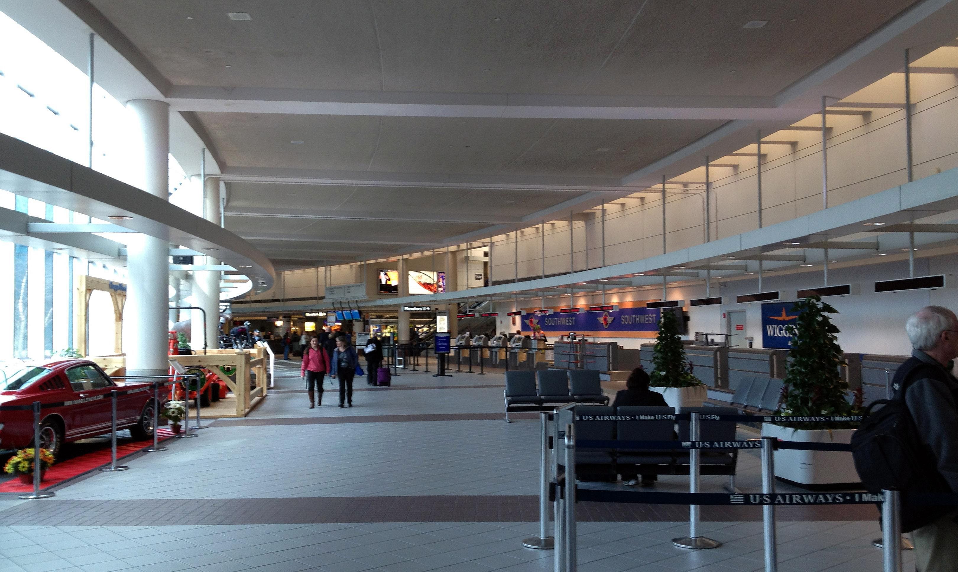 Massachusetts: Solar panels at Manchester-Boston Airport