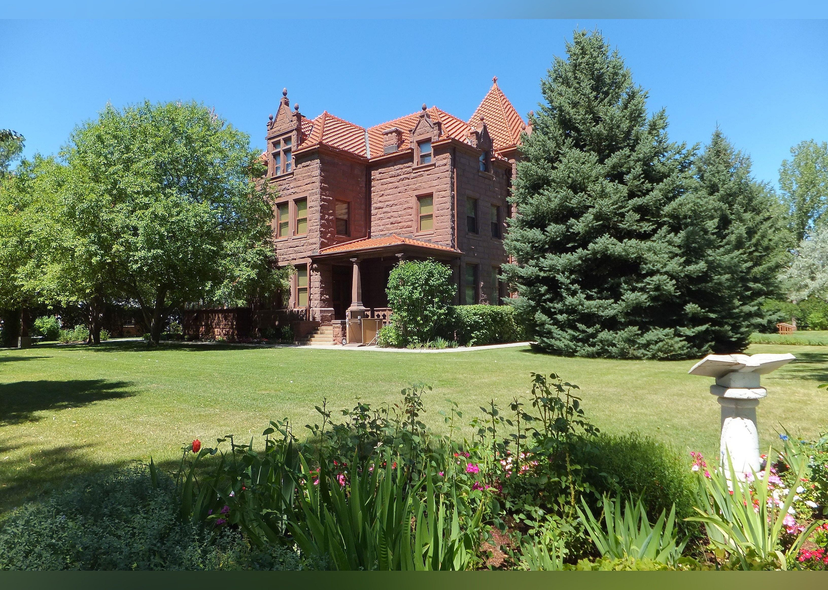 #5. Moss Mansion