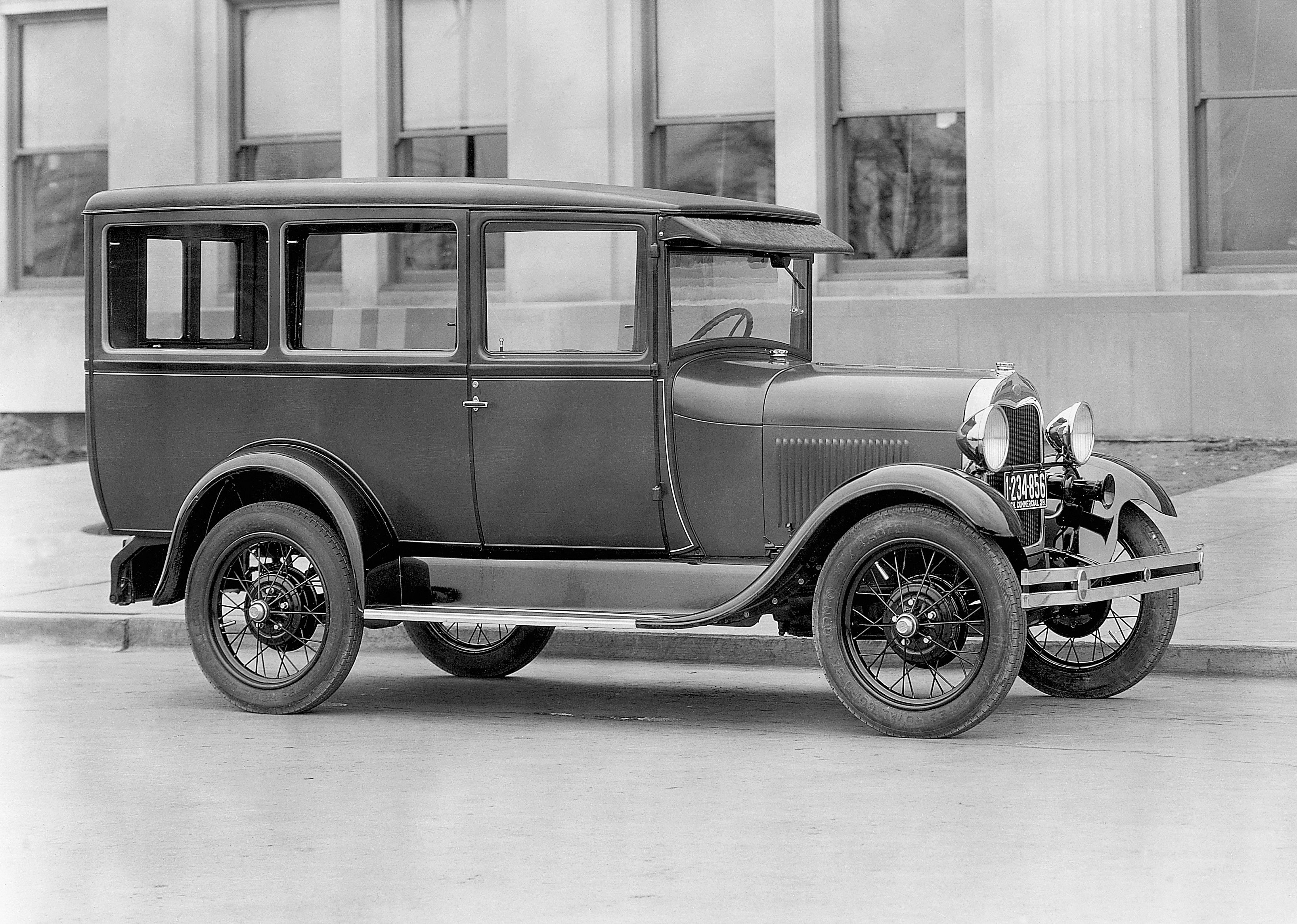1927: Ford introduces the Model A