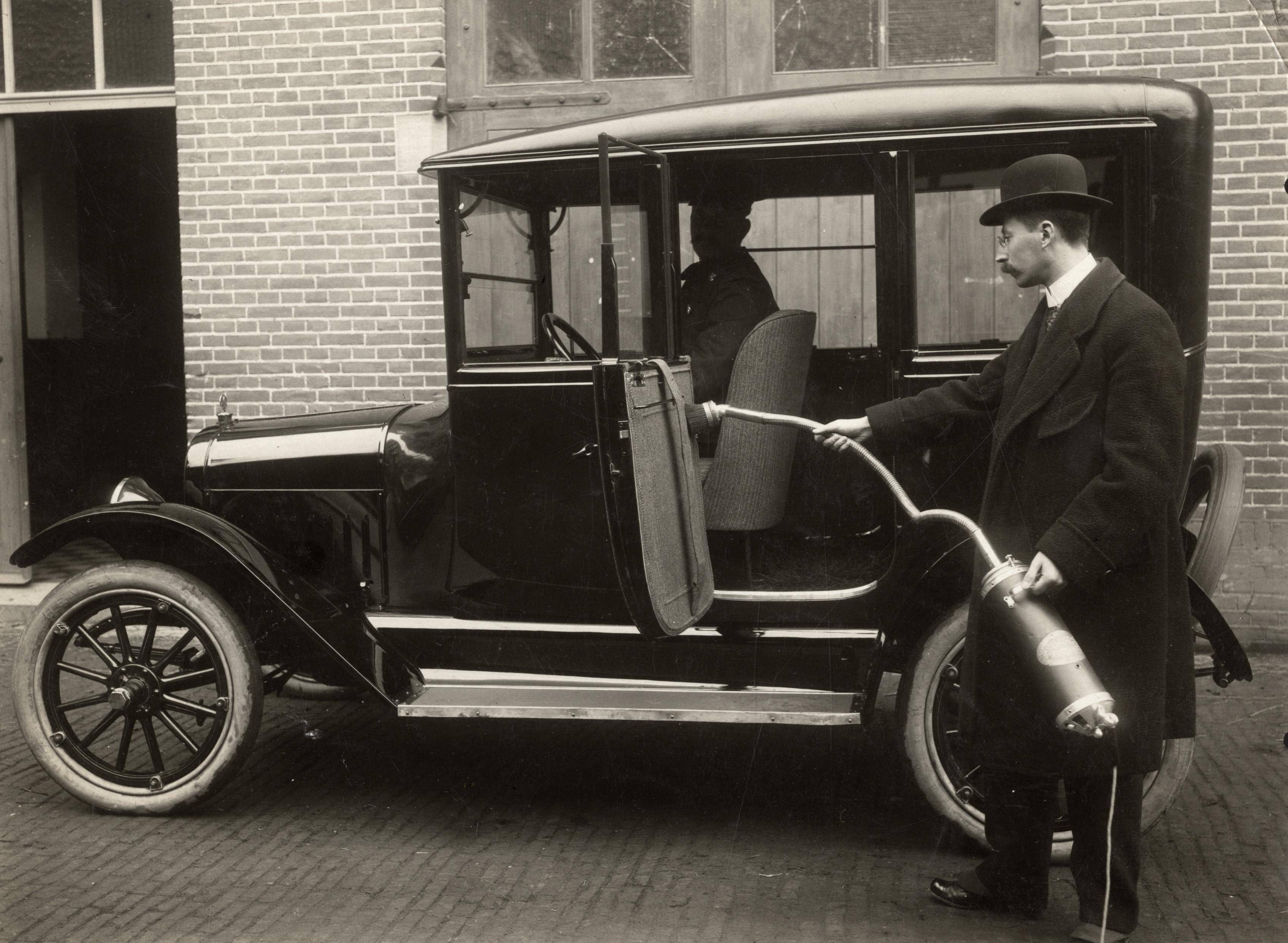 Hubert Cecil Booth: vacuum cleaners
