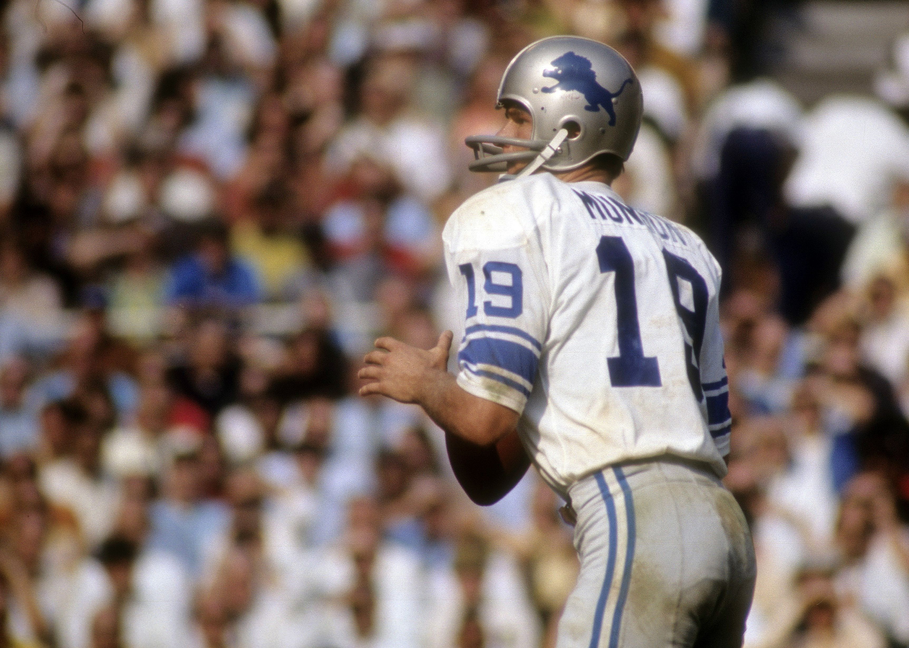 Quarterback Bill Munson of the Detroit Lions drops back to pass.
