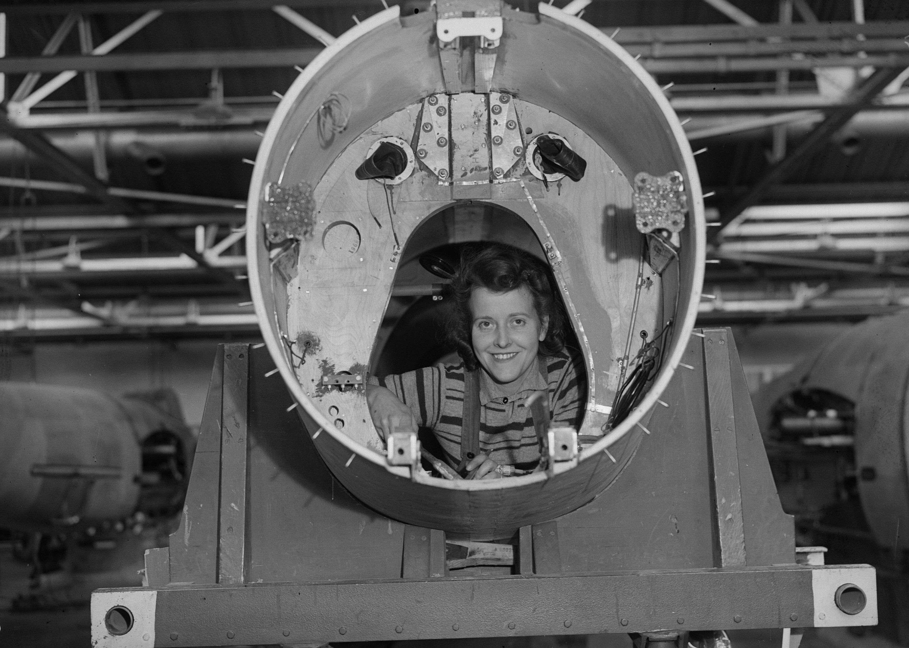 1941: Auto manufacturers join wartime effort