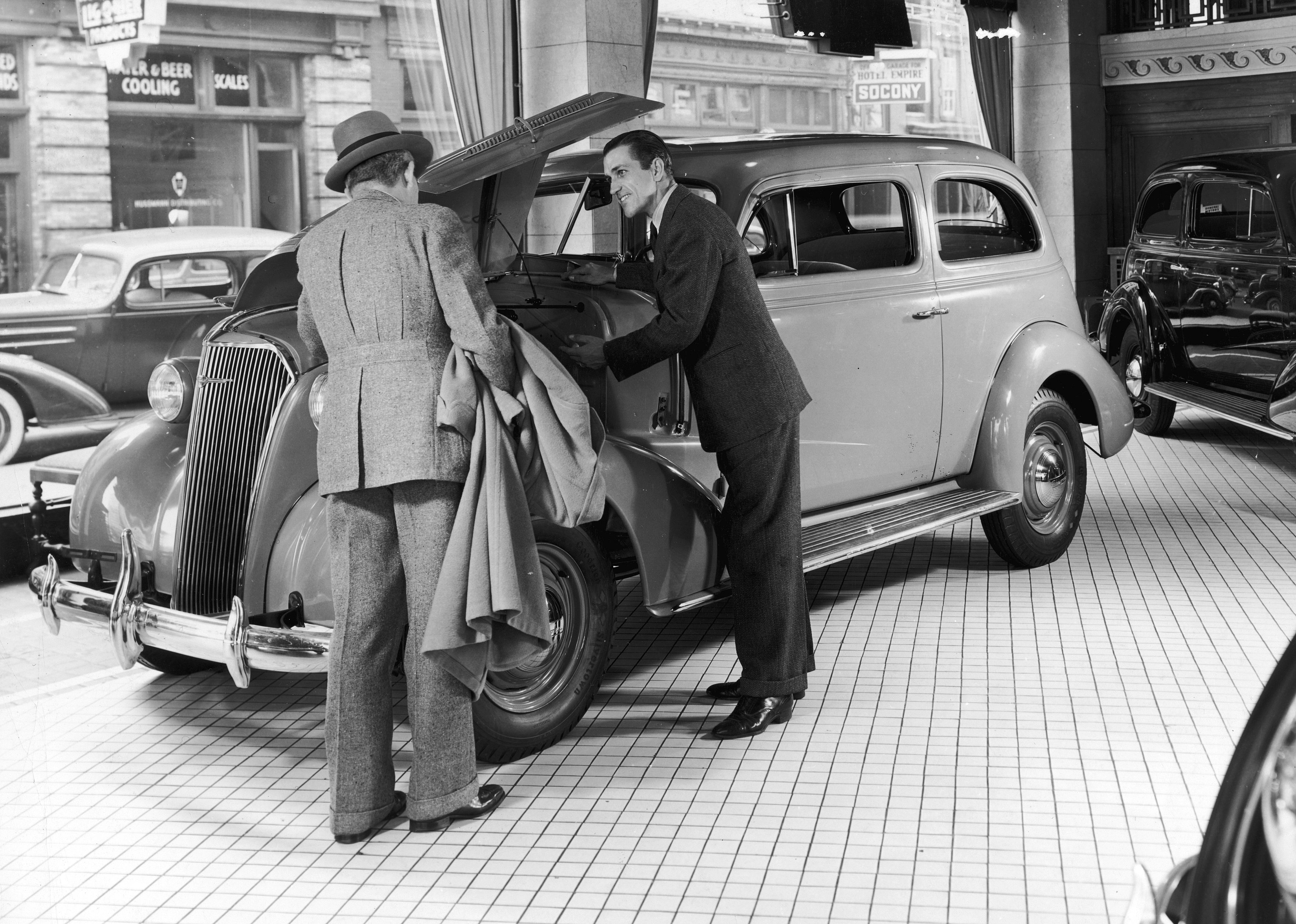 1929: American auto sales peak