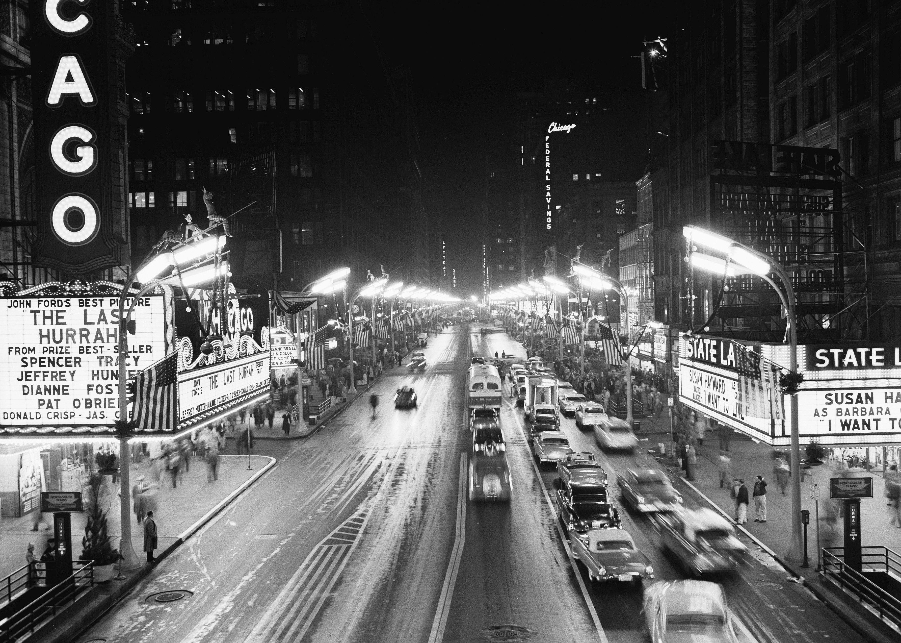 Aerial night photograph of Chicago, Illinois