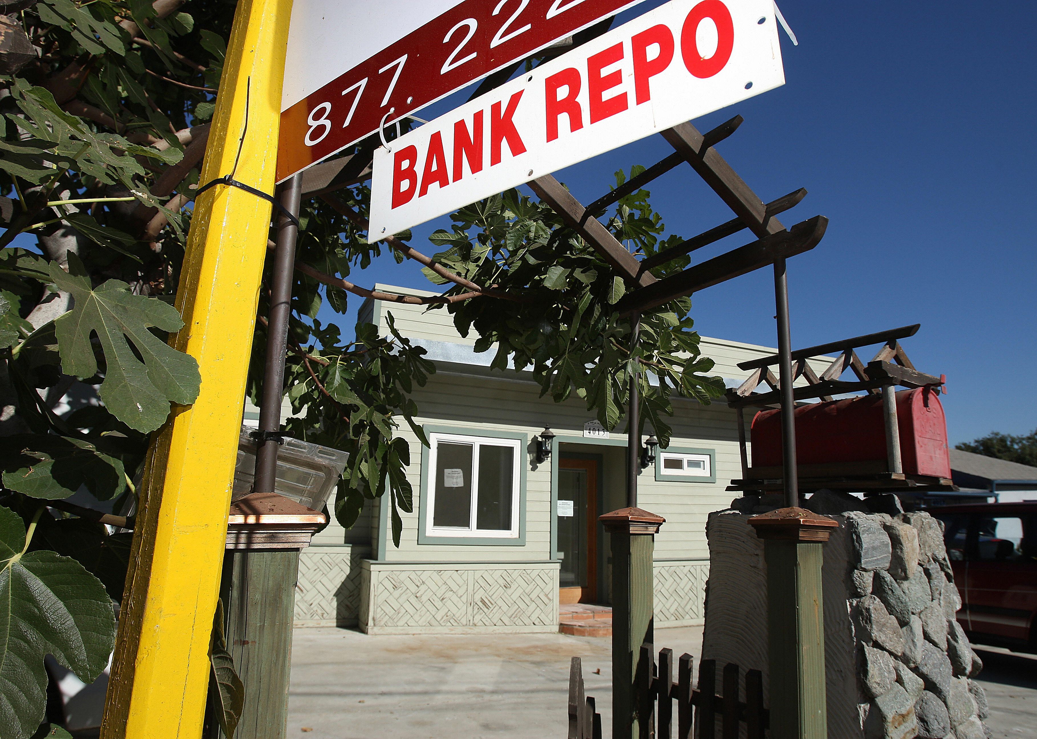 2007-2008: Housing bubble bursts, foreclosure soars
