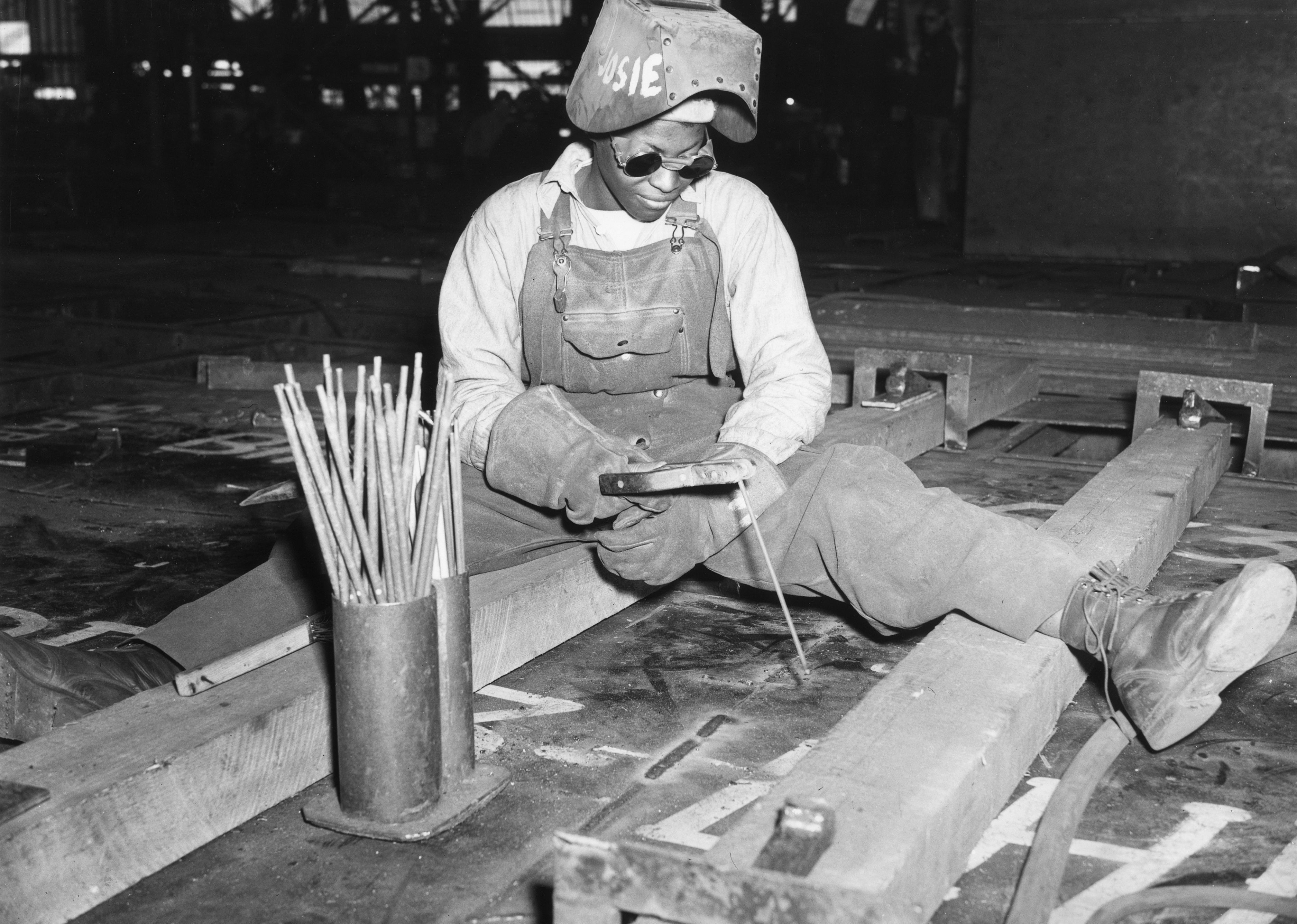 1944: Women enter workforce previously held by men