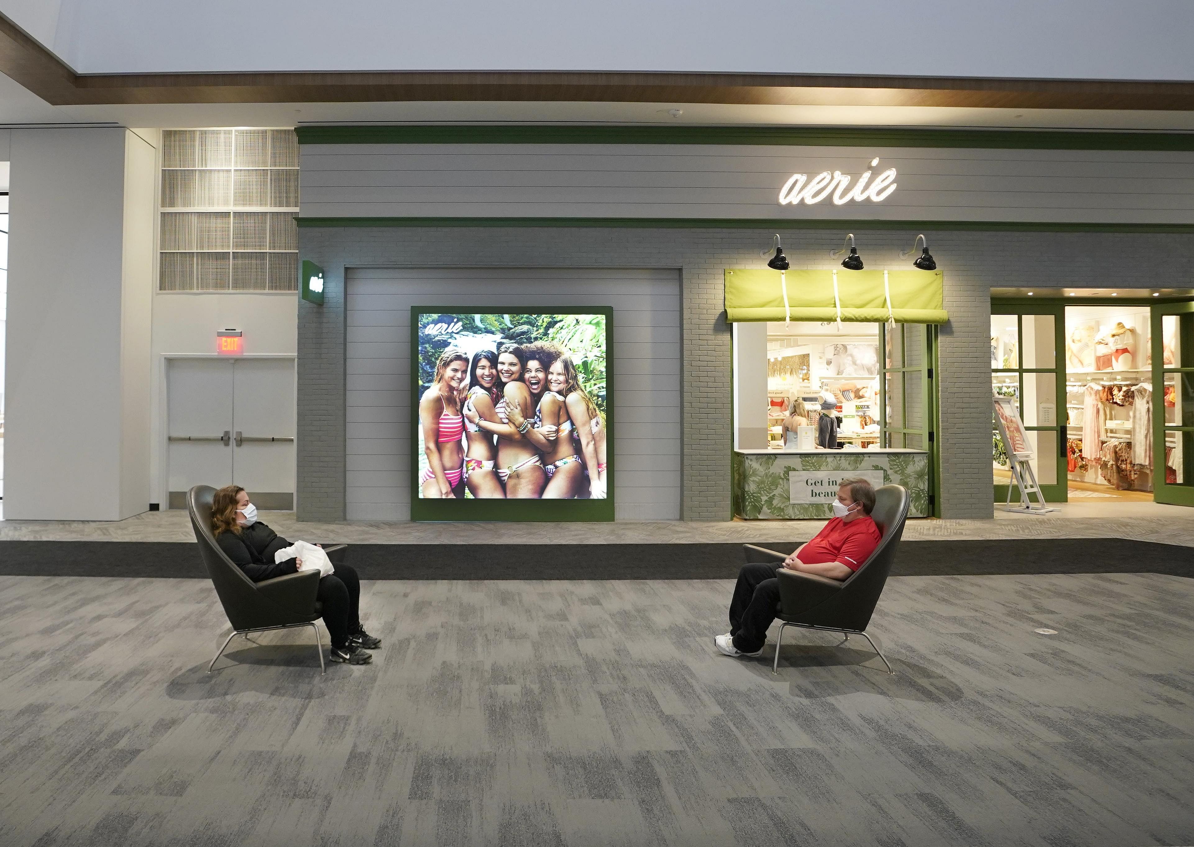 Distancing at a mall in Connecticut