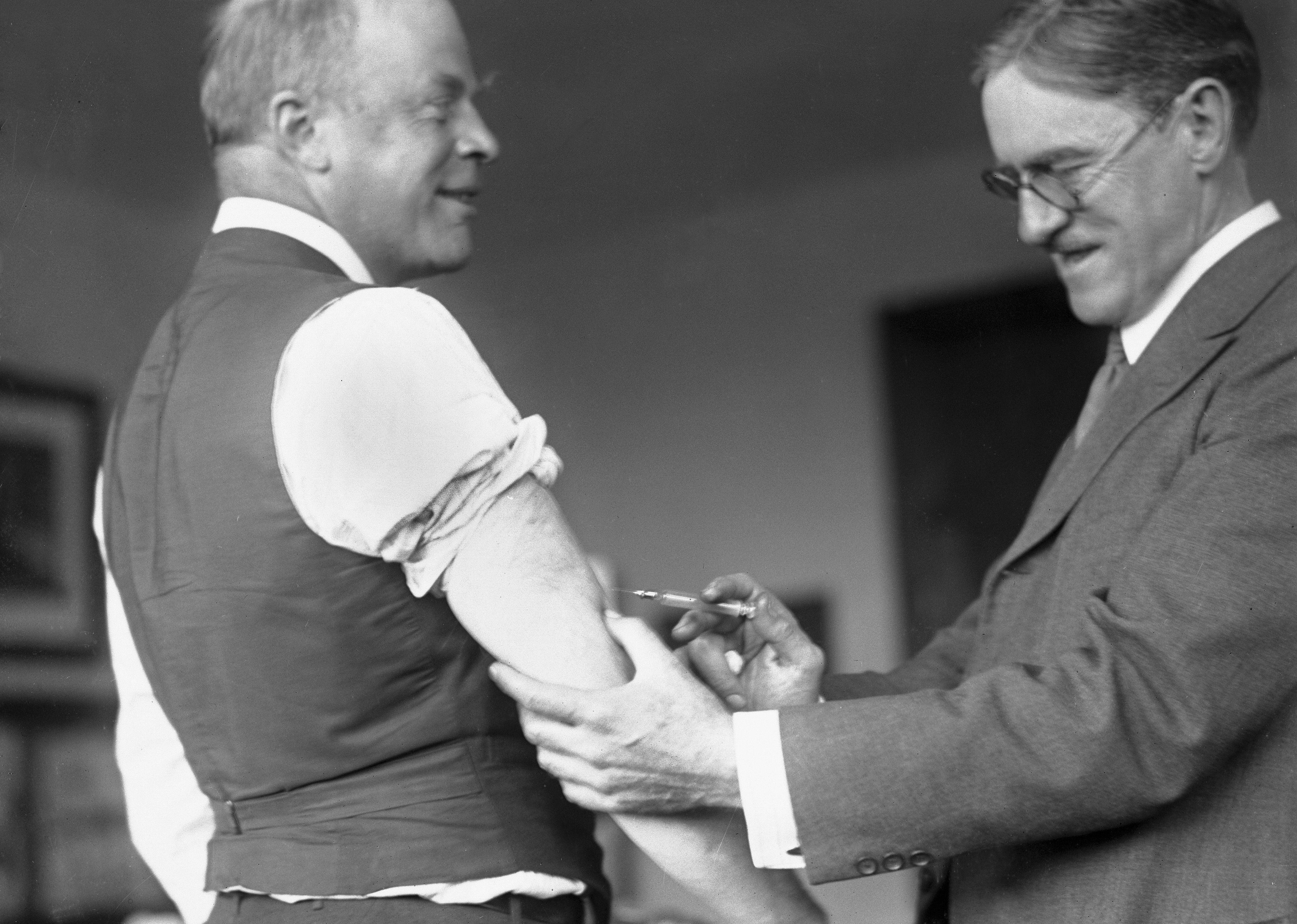 1945: First civilians received flu vaccine