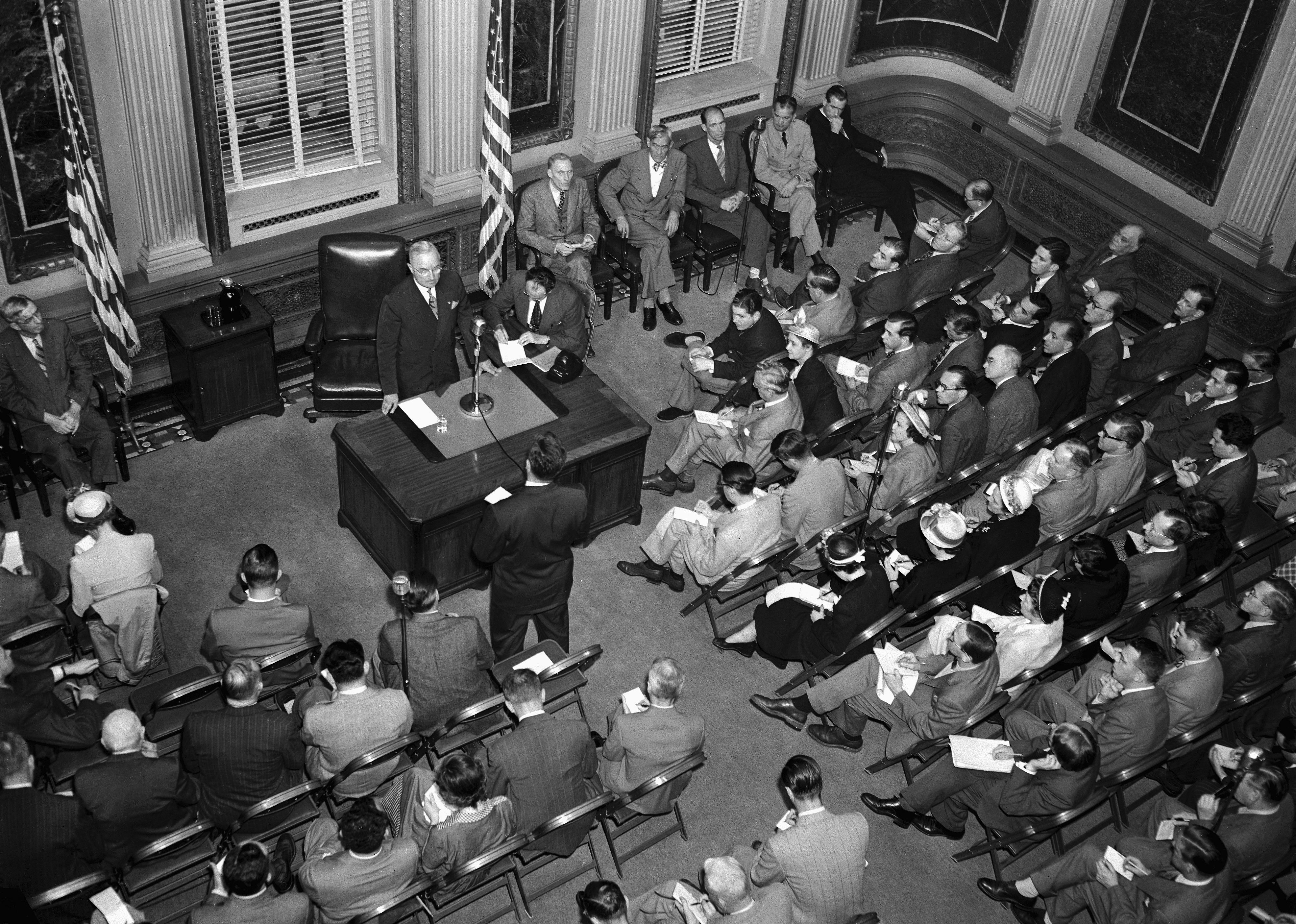1948: Dunnigan covers the White House
