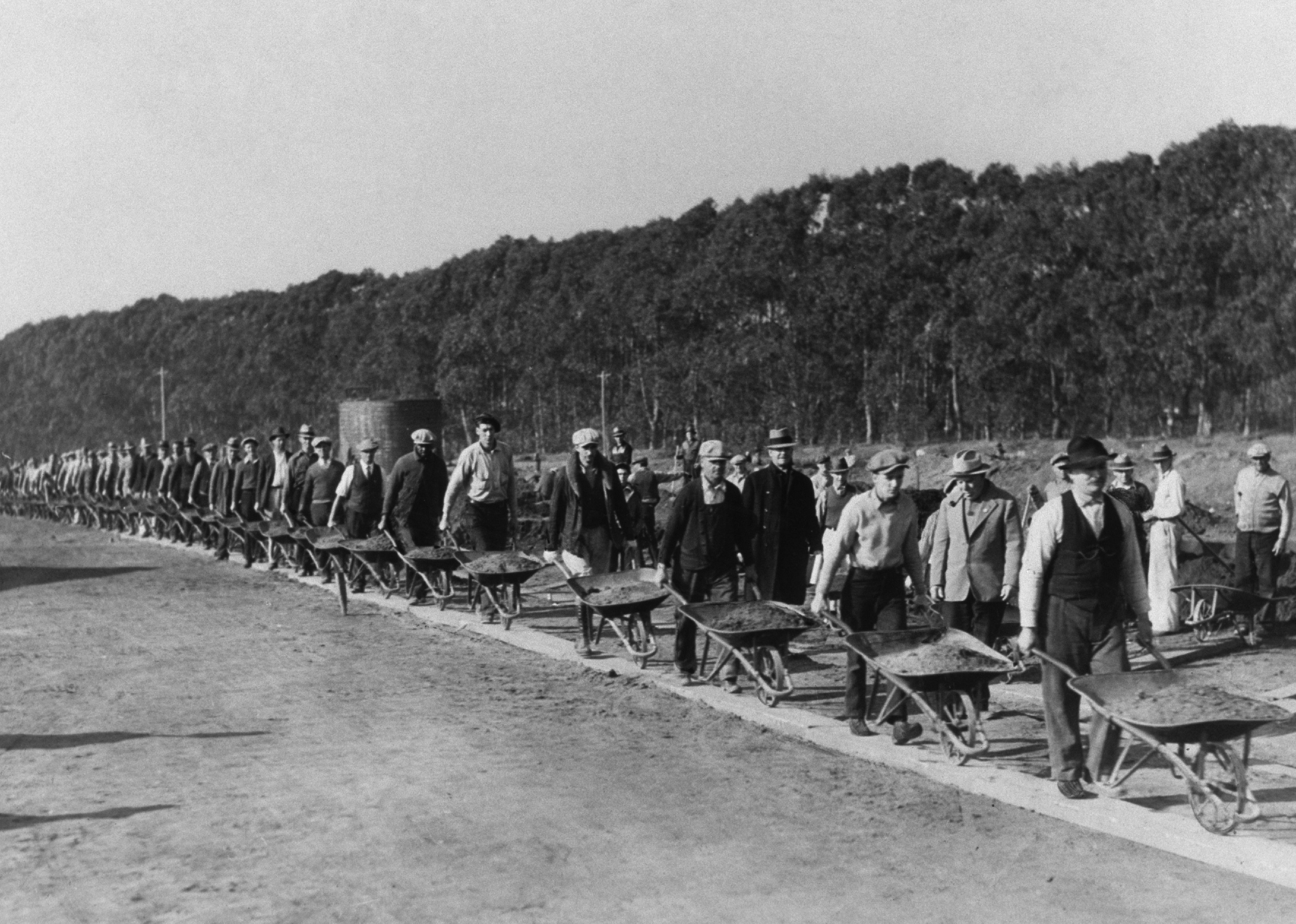 1934: Economy starts to recover with the New Deal