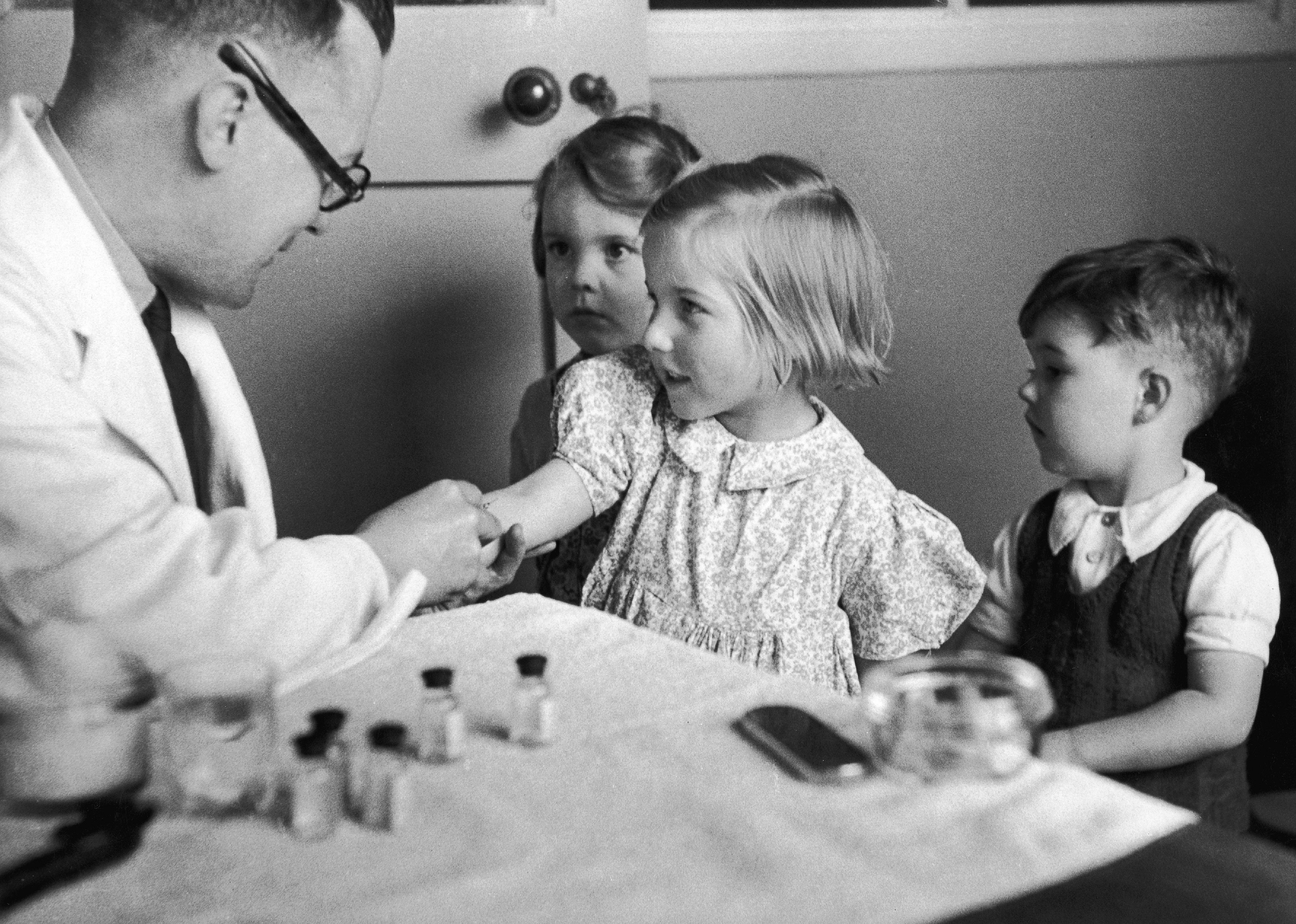 1947: Diphtheria/tetanus vaccine developed