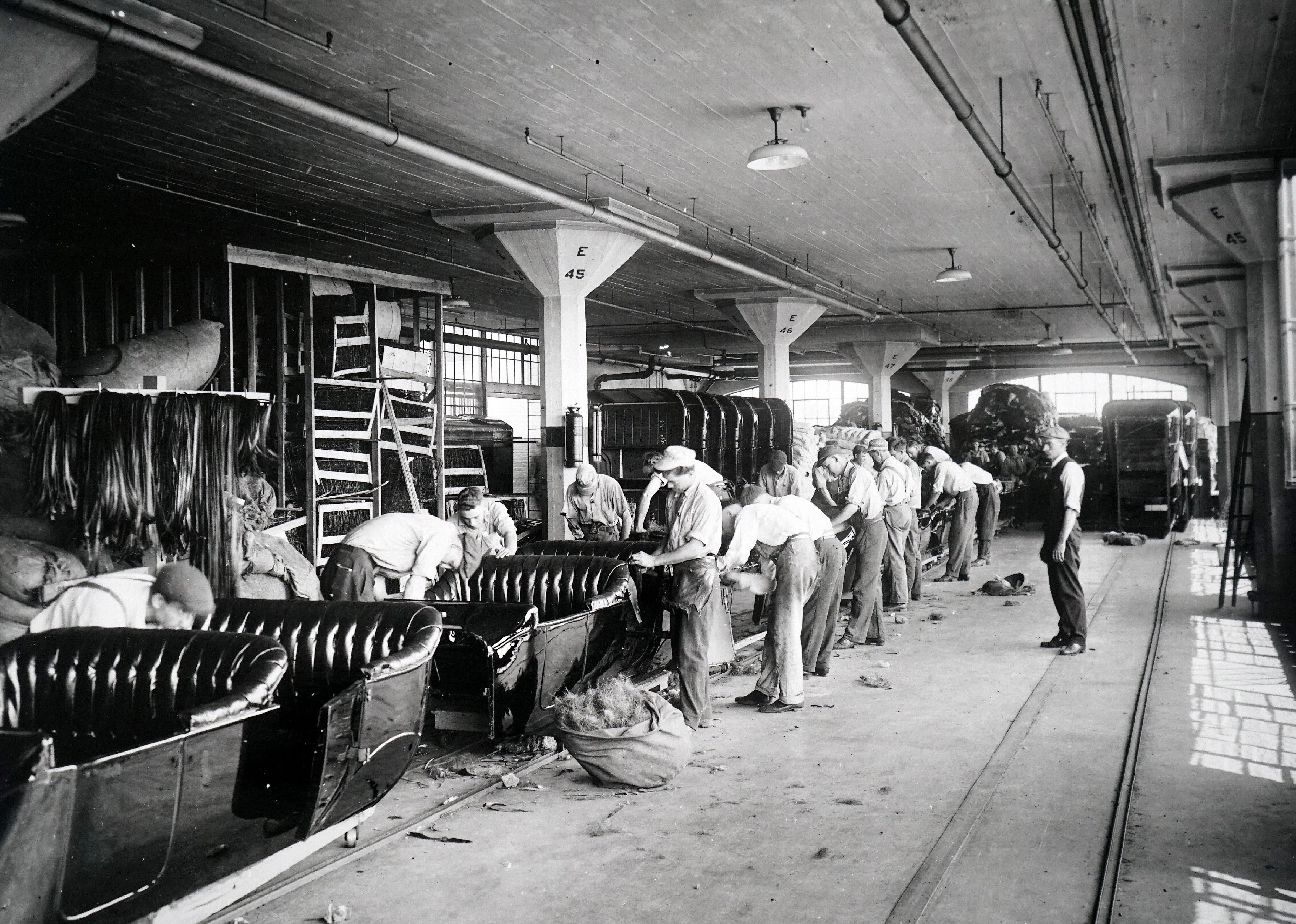 1910s: Auto manufacturers in Detroit rely on immigrant labor