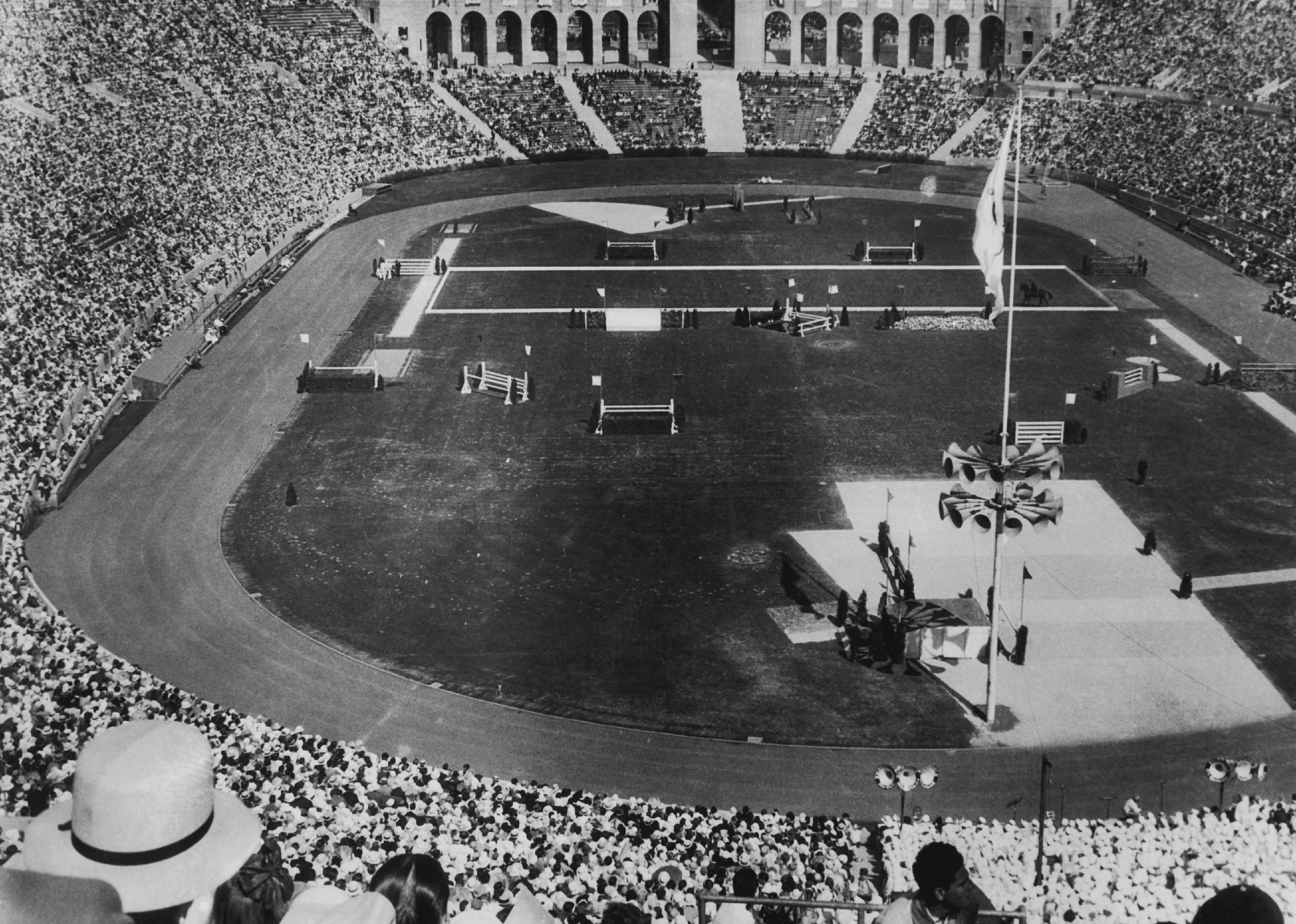 1932