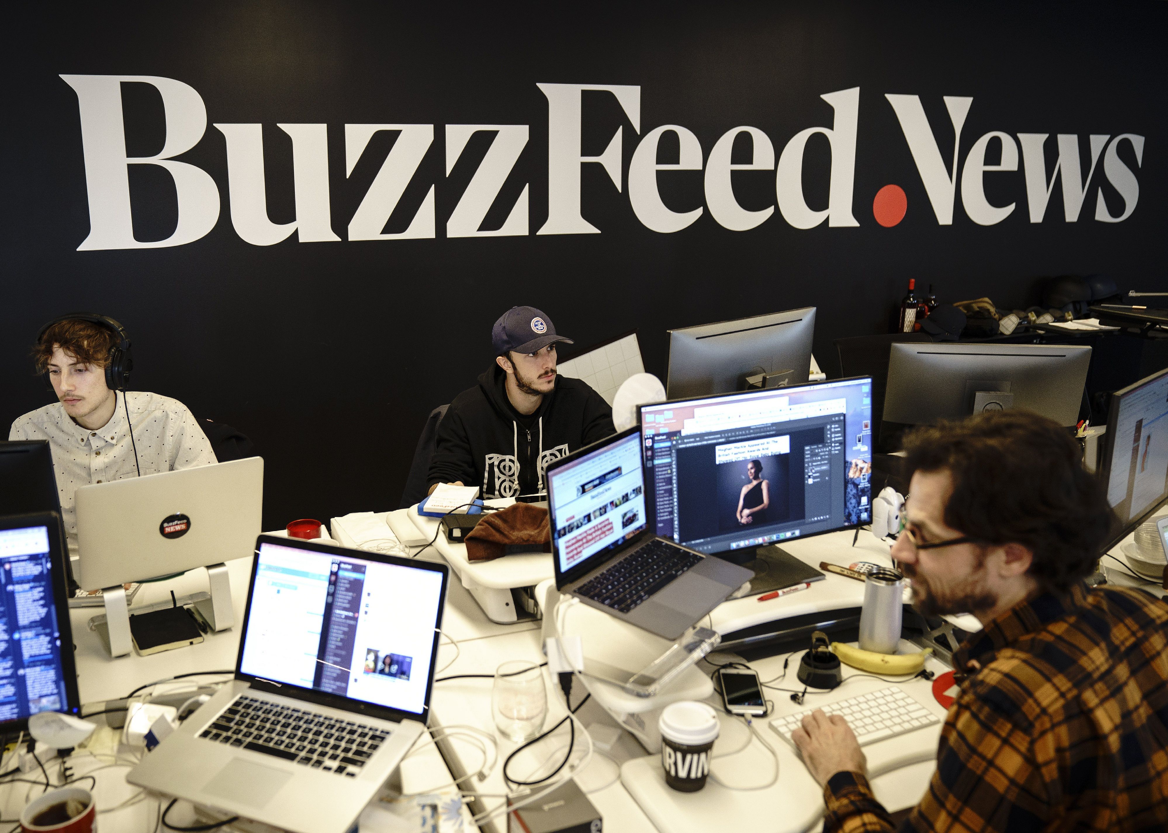2014: BuzzFeed builds serious news team