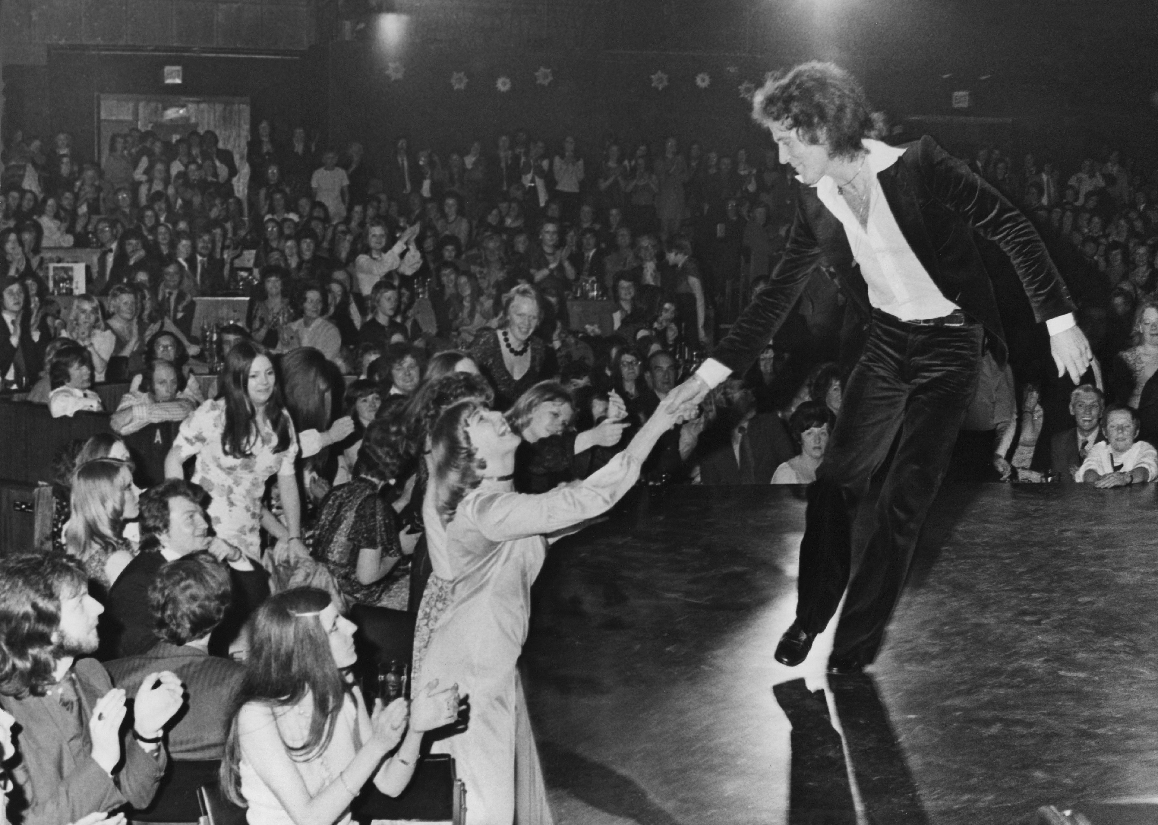 Gilbert O'Sullivan on stage.
