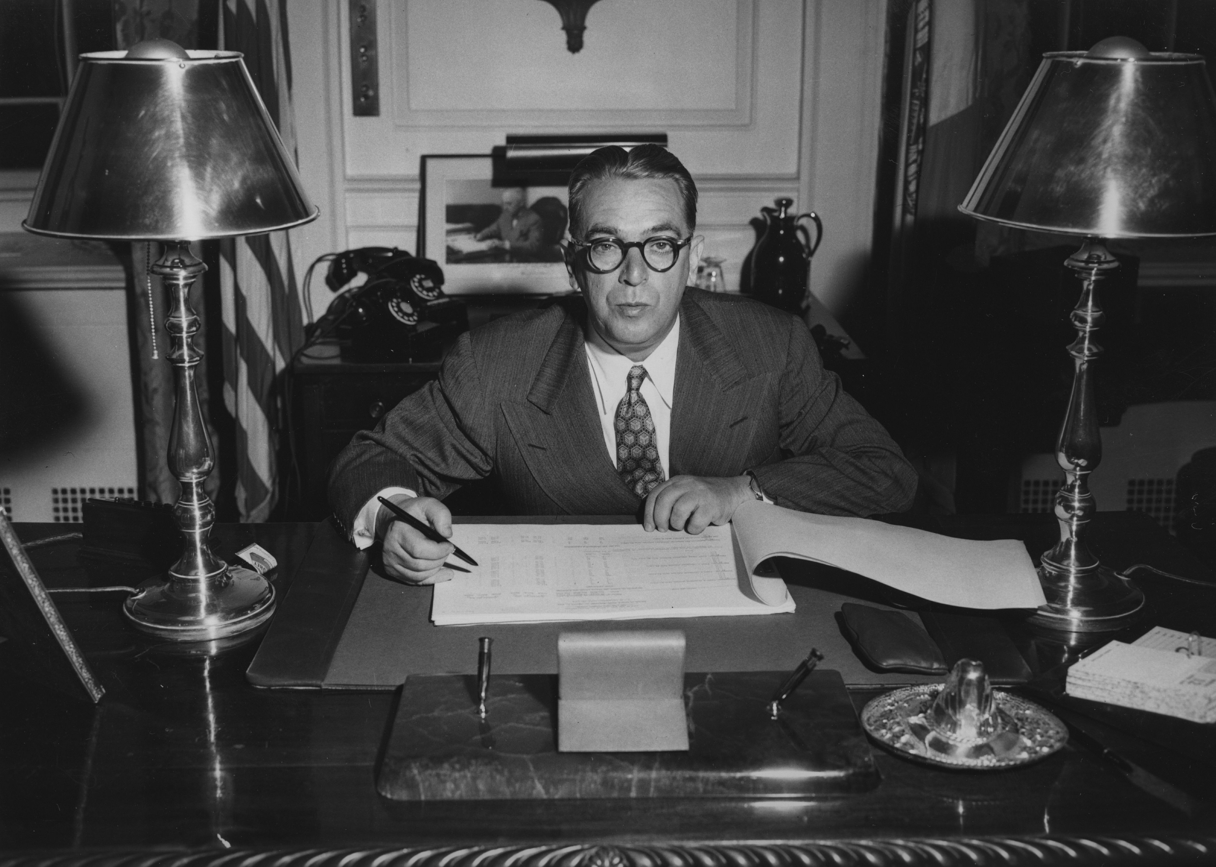 1950: William O'Dwyer resigns