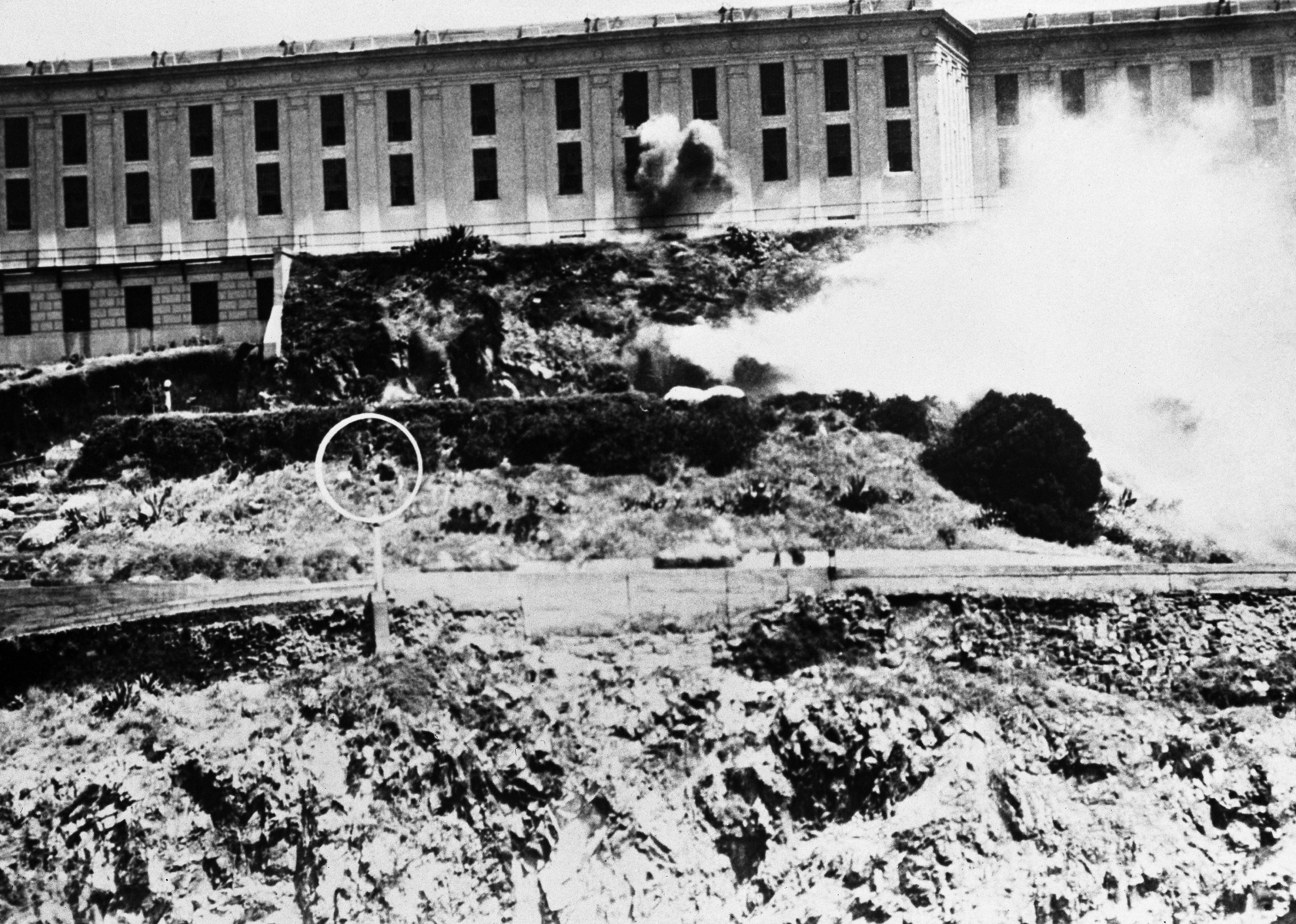 1946: Battle of Alcatraz leaves five people dead