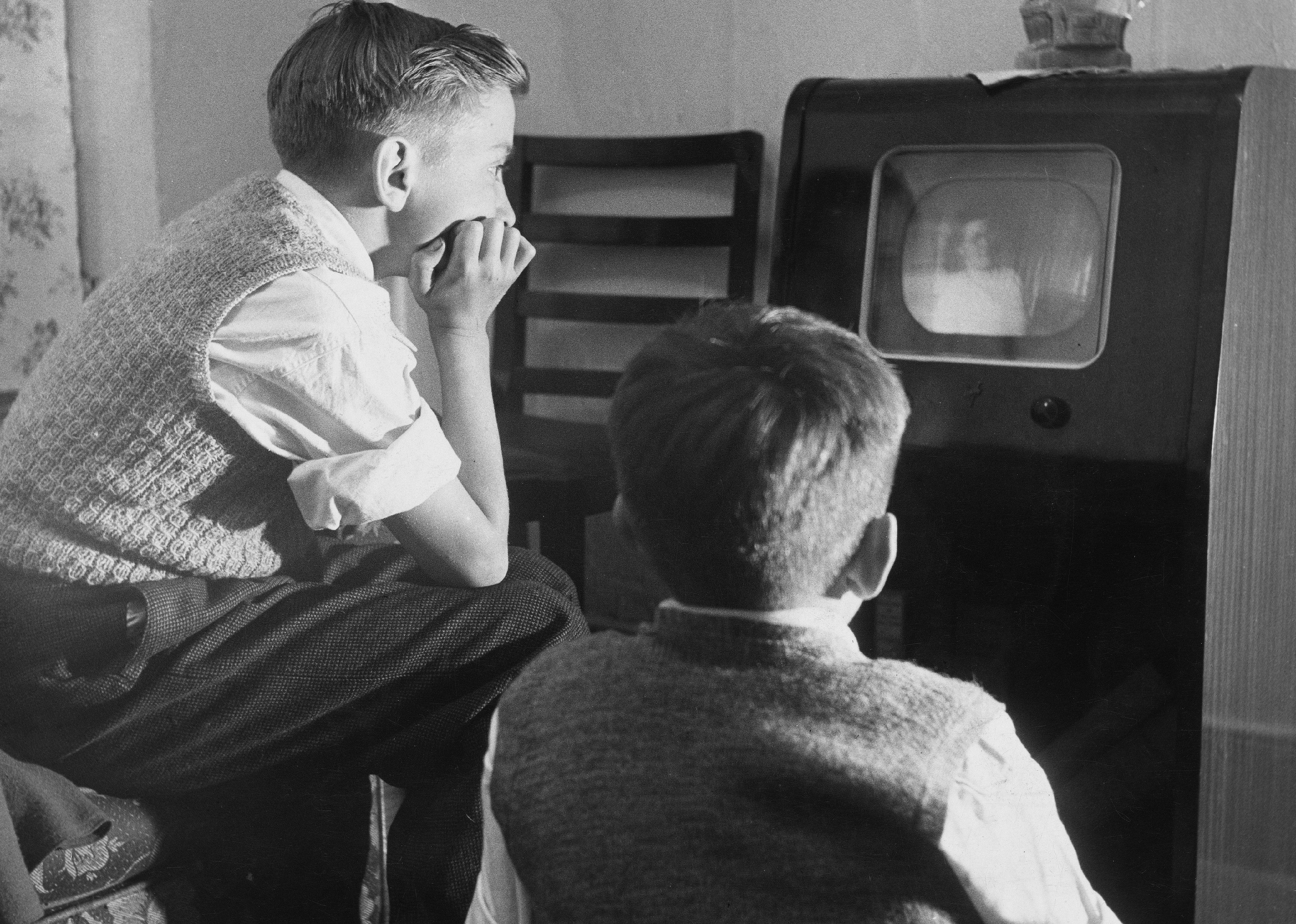 1934: Commercial TV station rules set