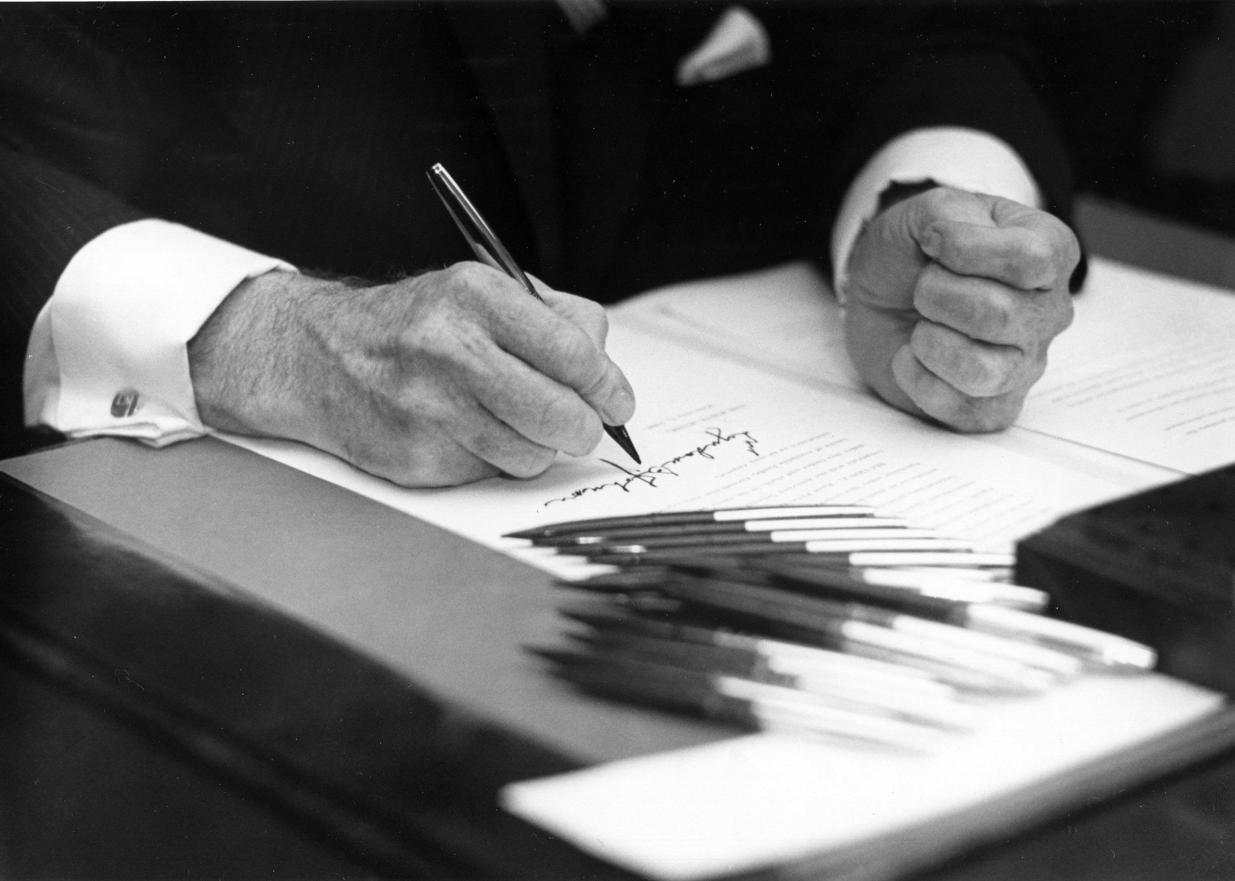 1964: President Johnson signs the Criminal Justice Act