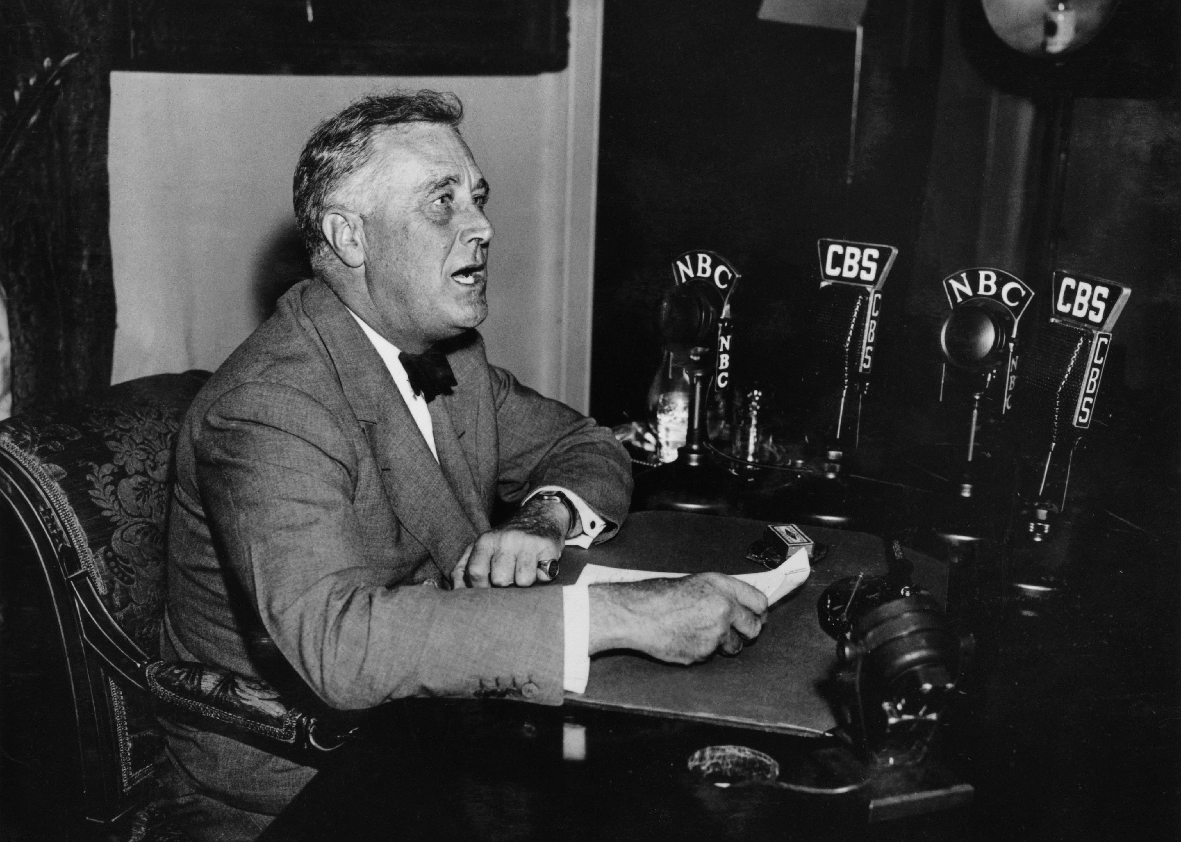 1933: Roosevelt hosts first fireside chat