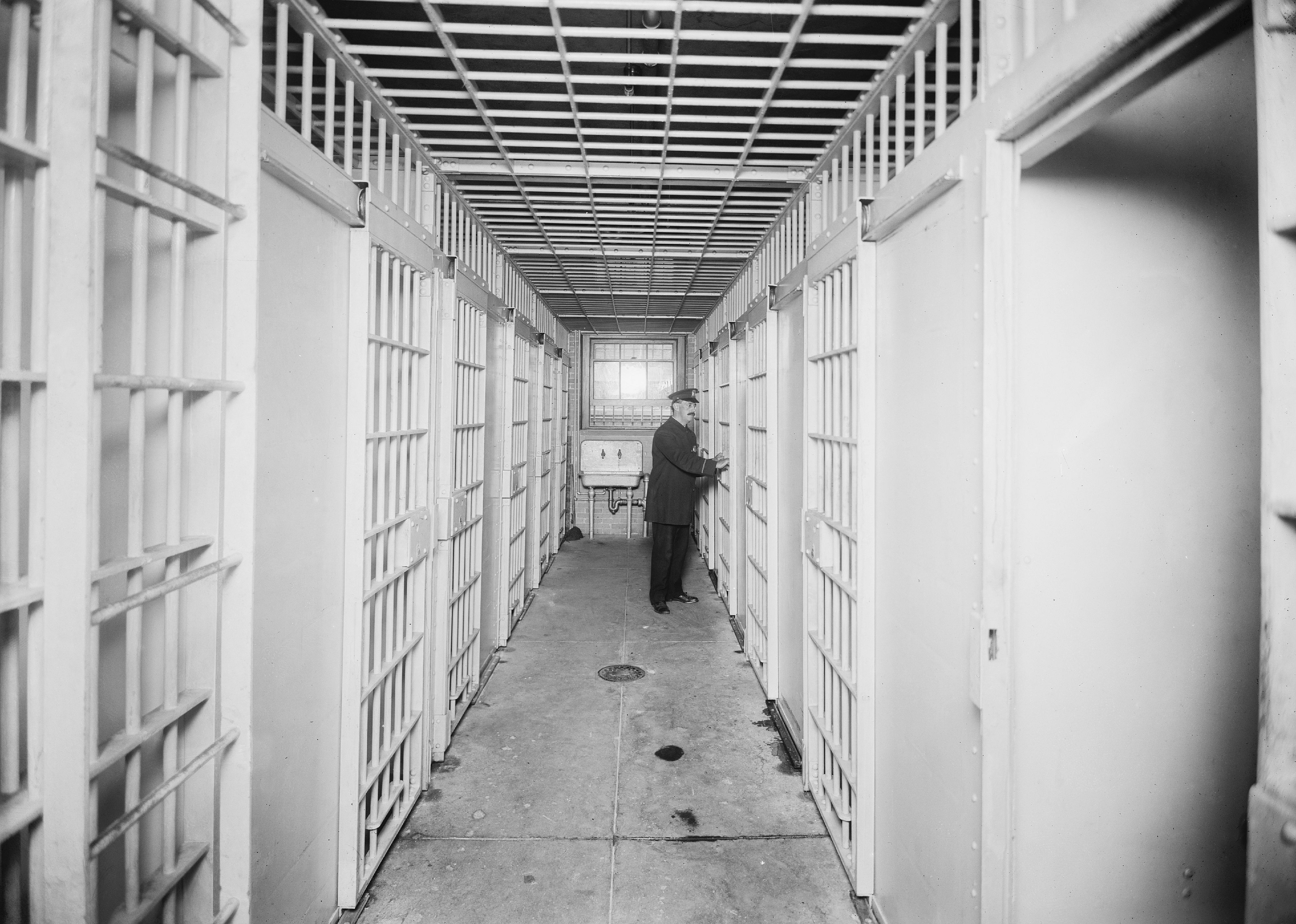 1907: New York establishes first parole system