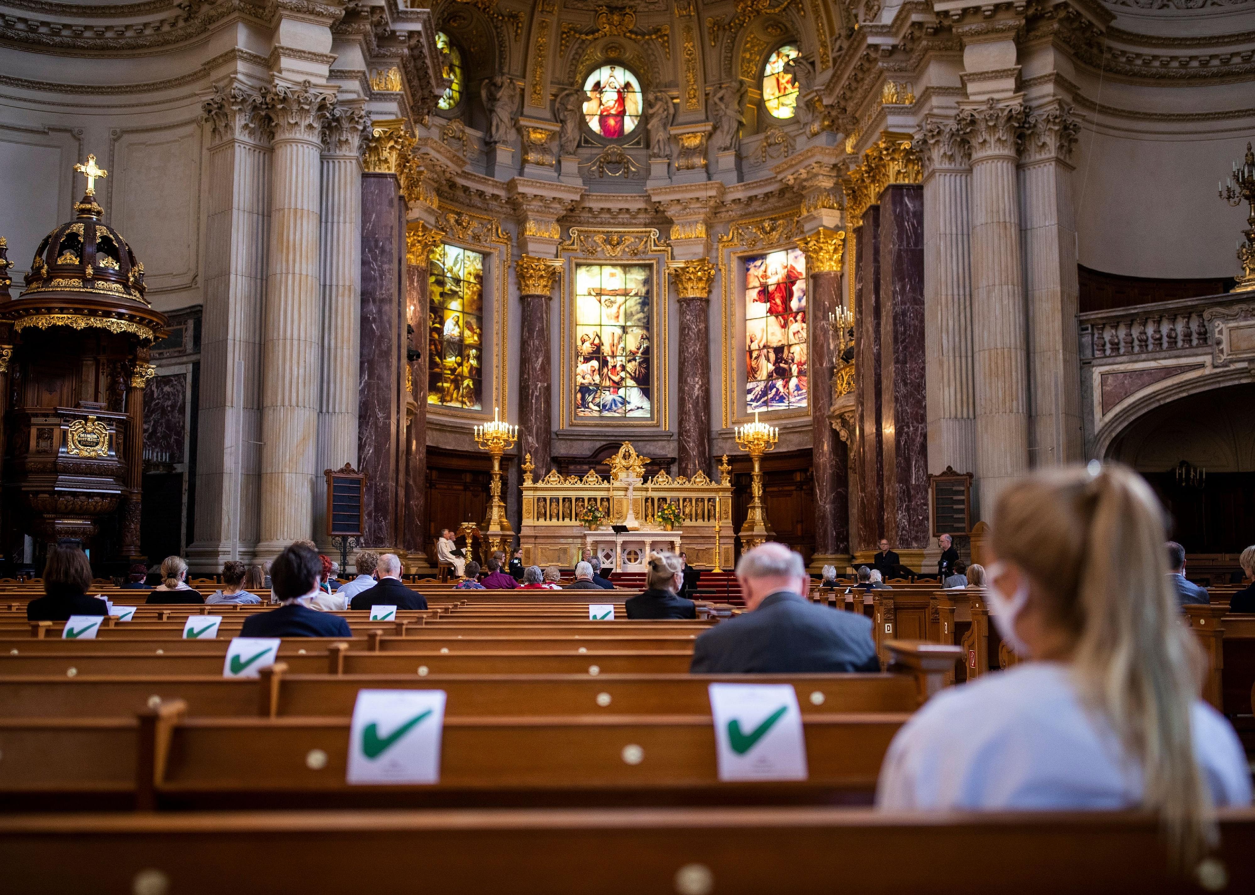 Social distancing at Sunday services in Berlin