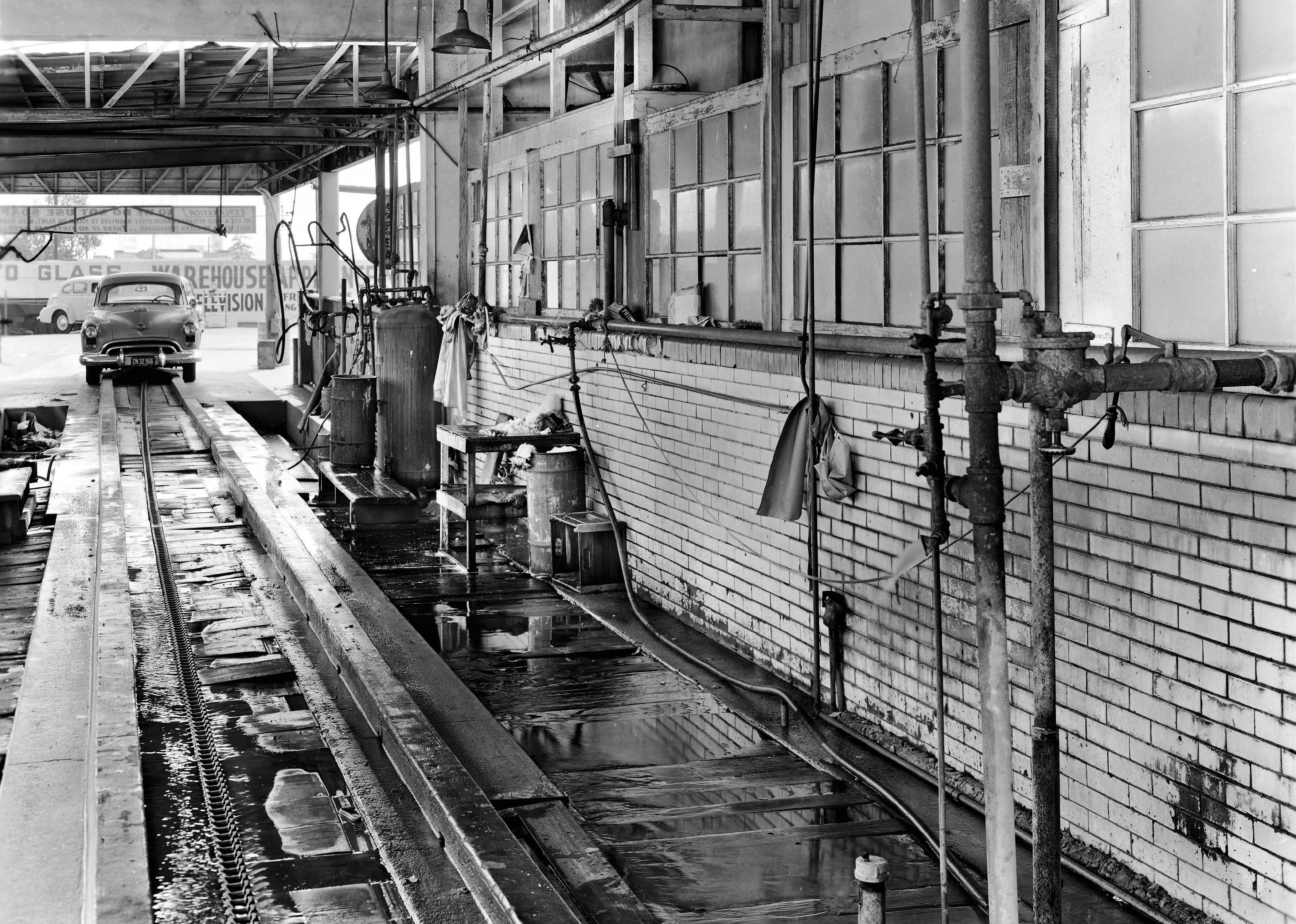 1952: Companies experiment with automation