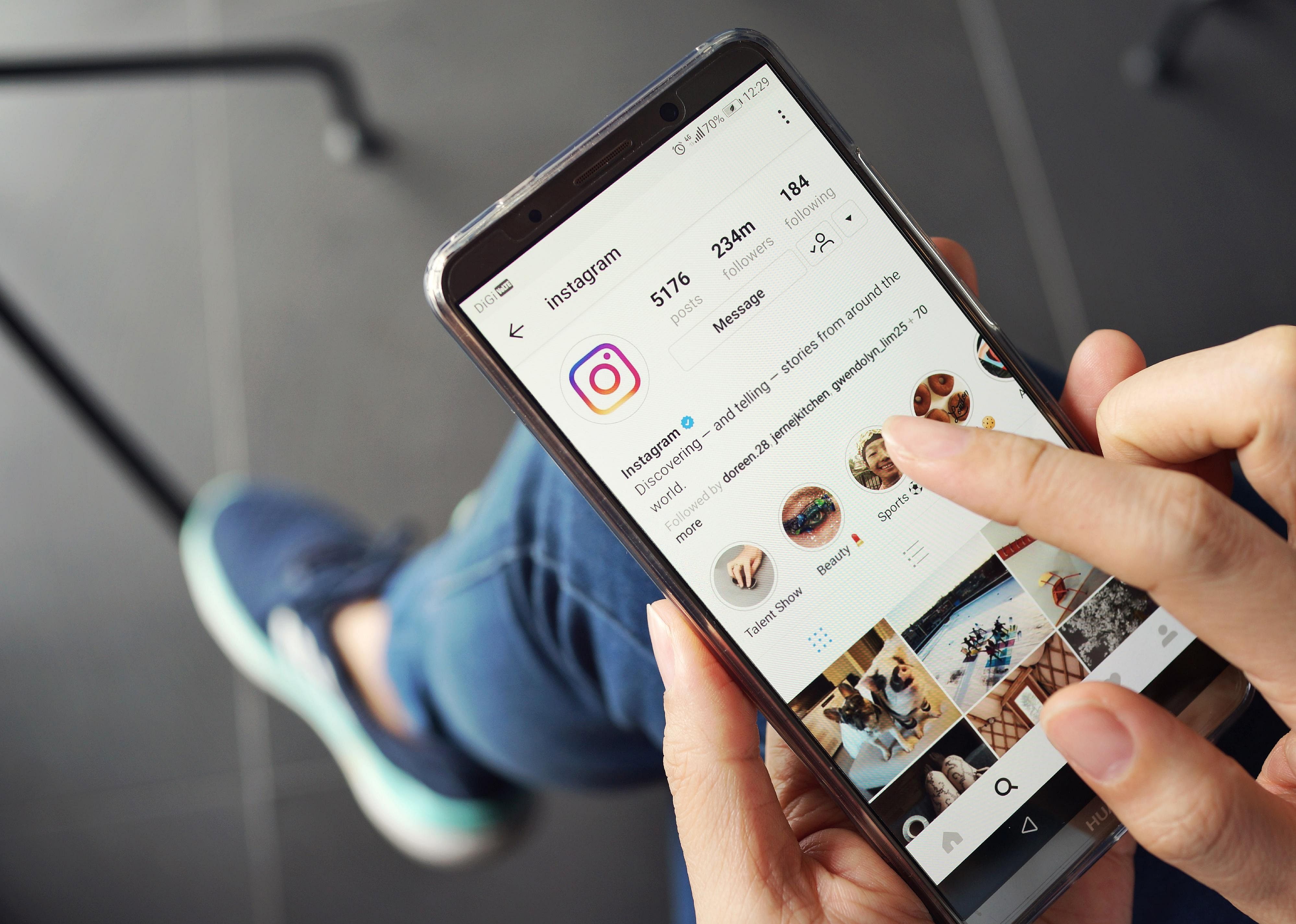 Instagram account: @PullUpForChange