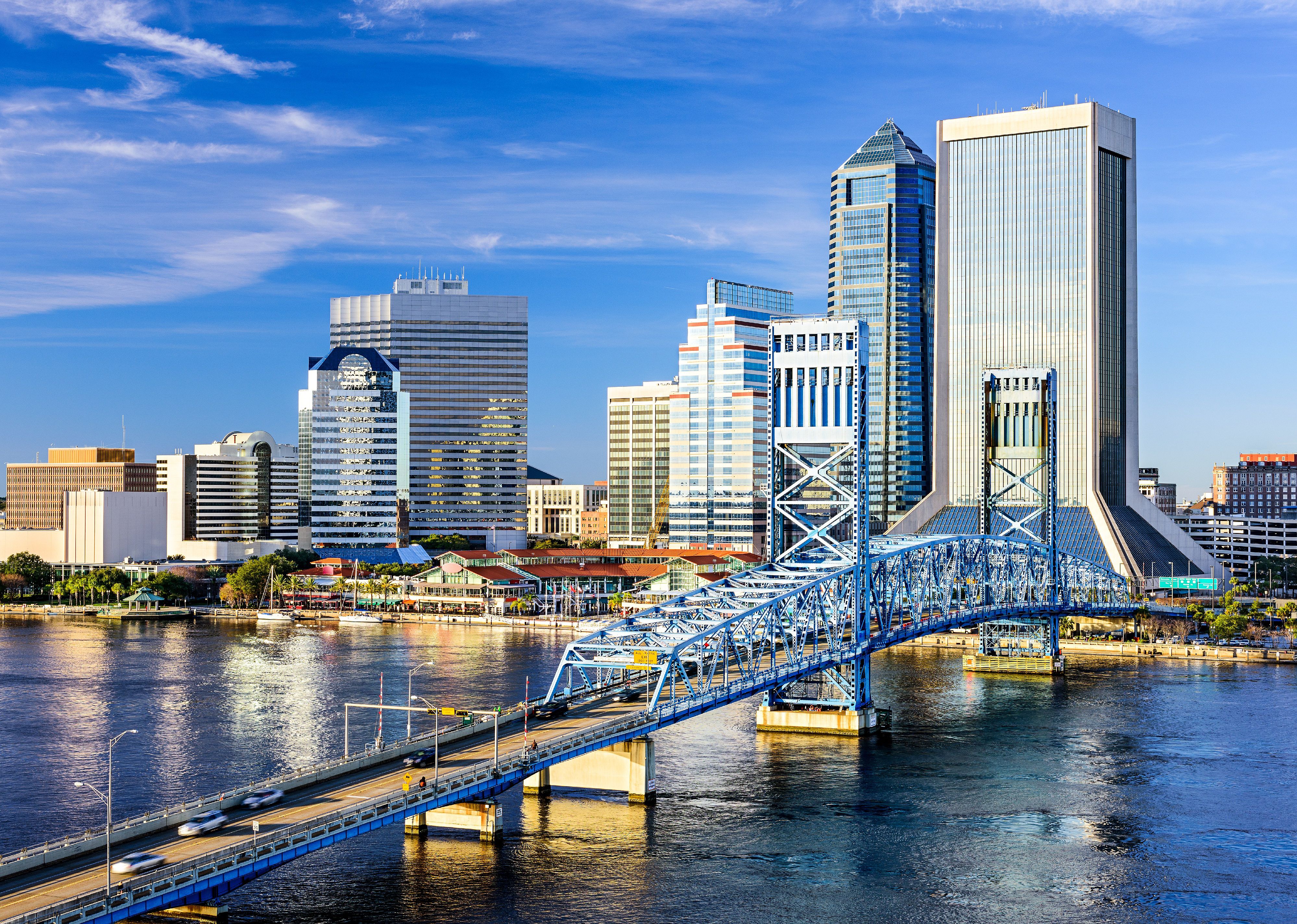 Jacksonville, Florida downtown city skyline on St. Johns River.