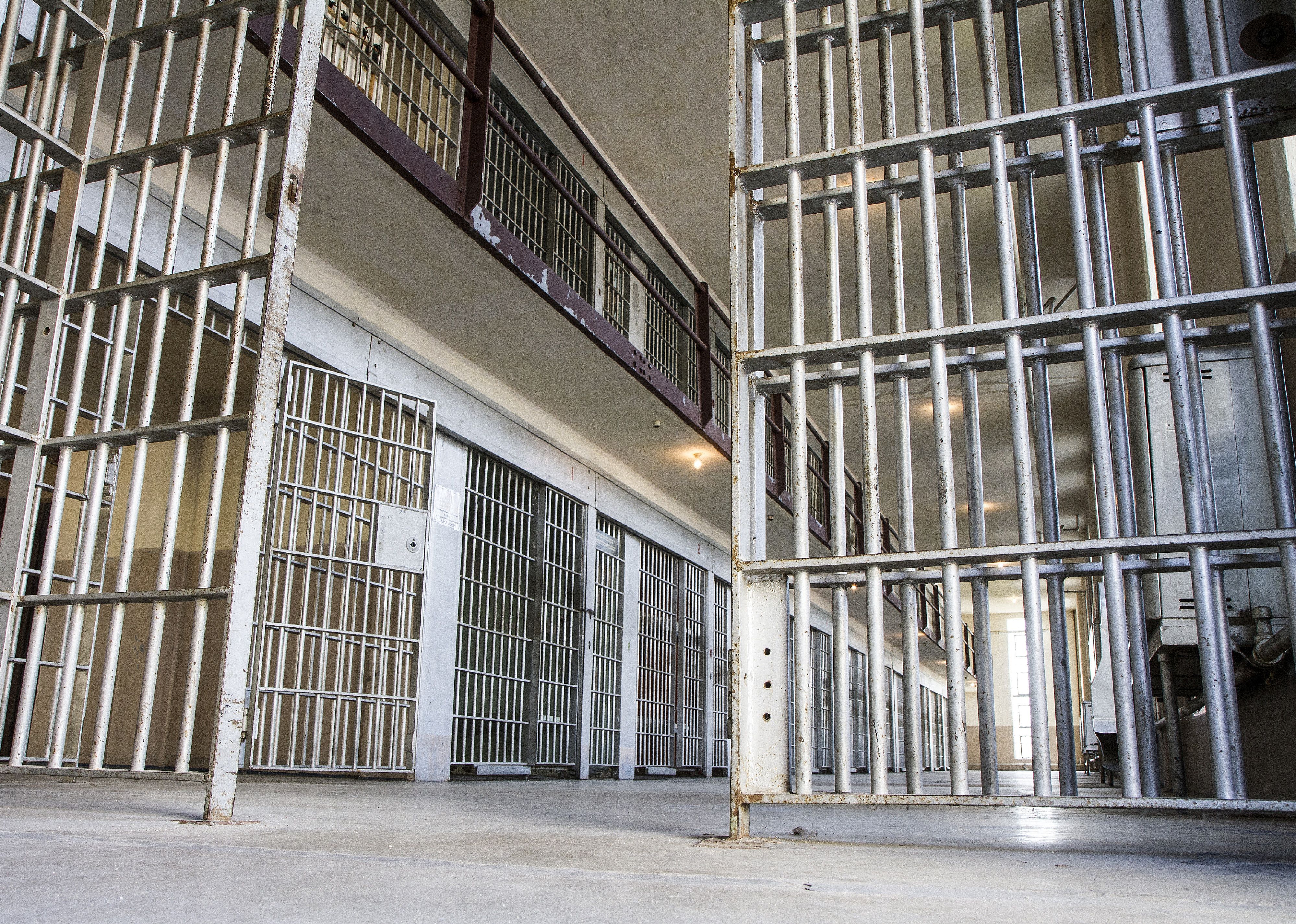 2017: Prison population falls below 1.5 million