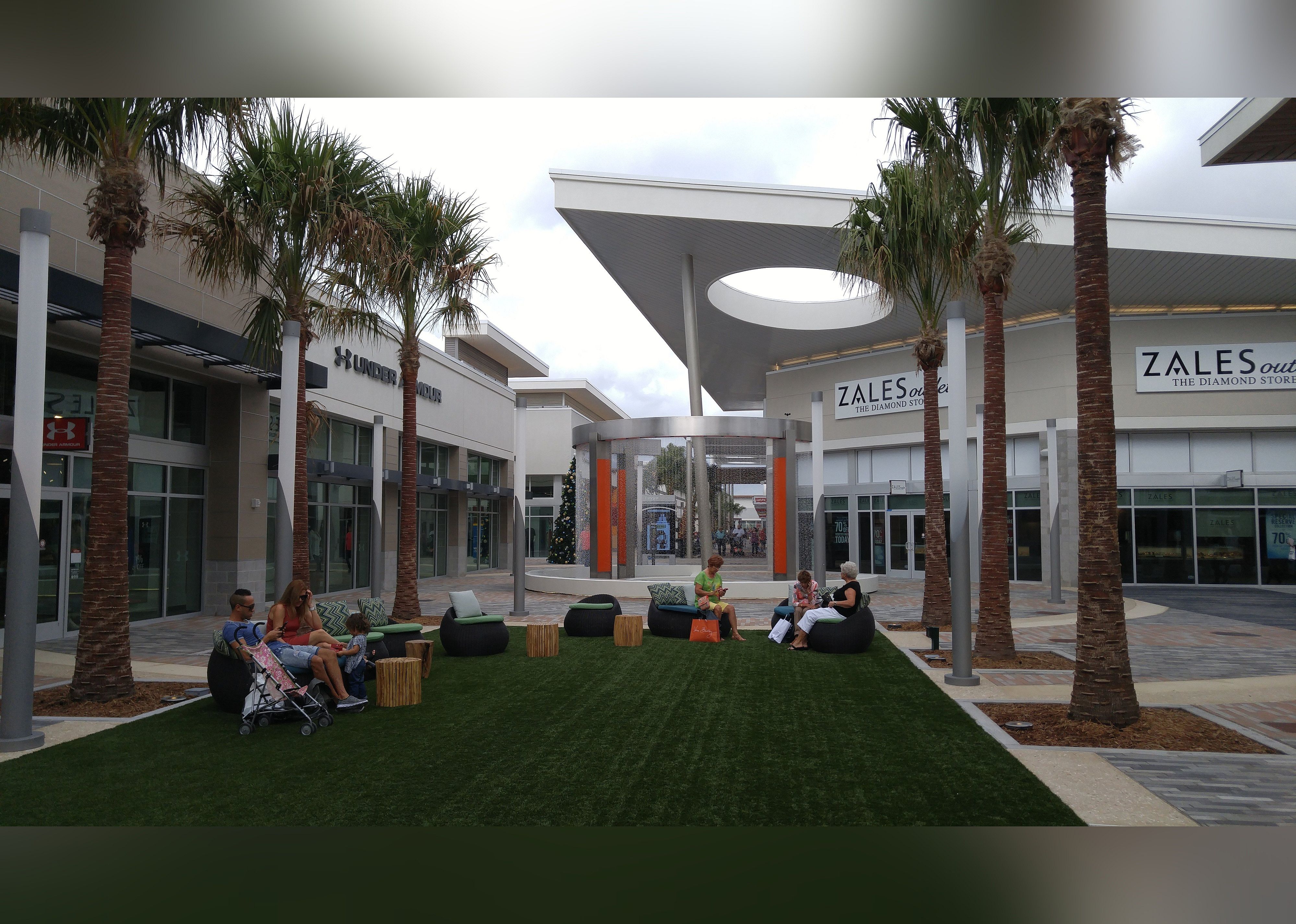 #5. Tanger Outlets Daytona