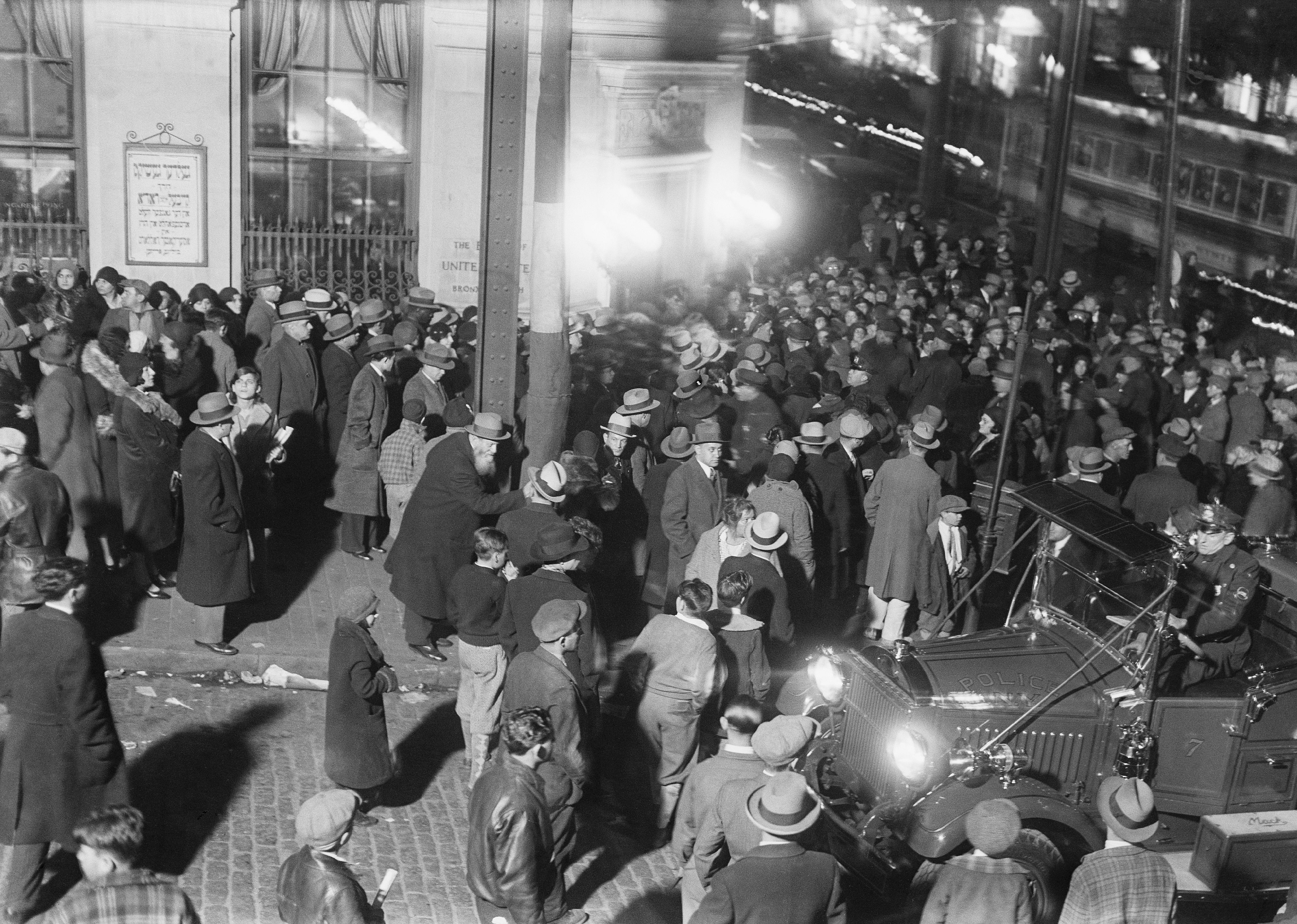 1931: Bank runs take a toll on businesses