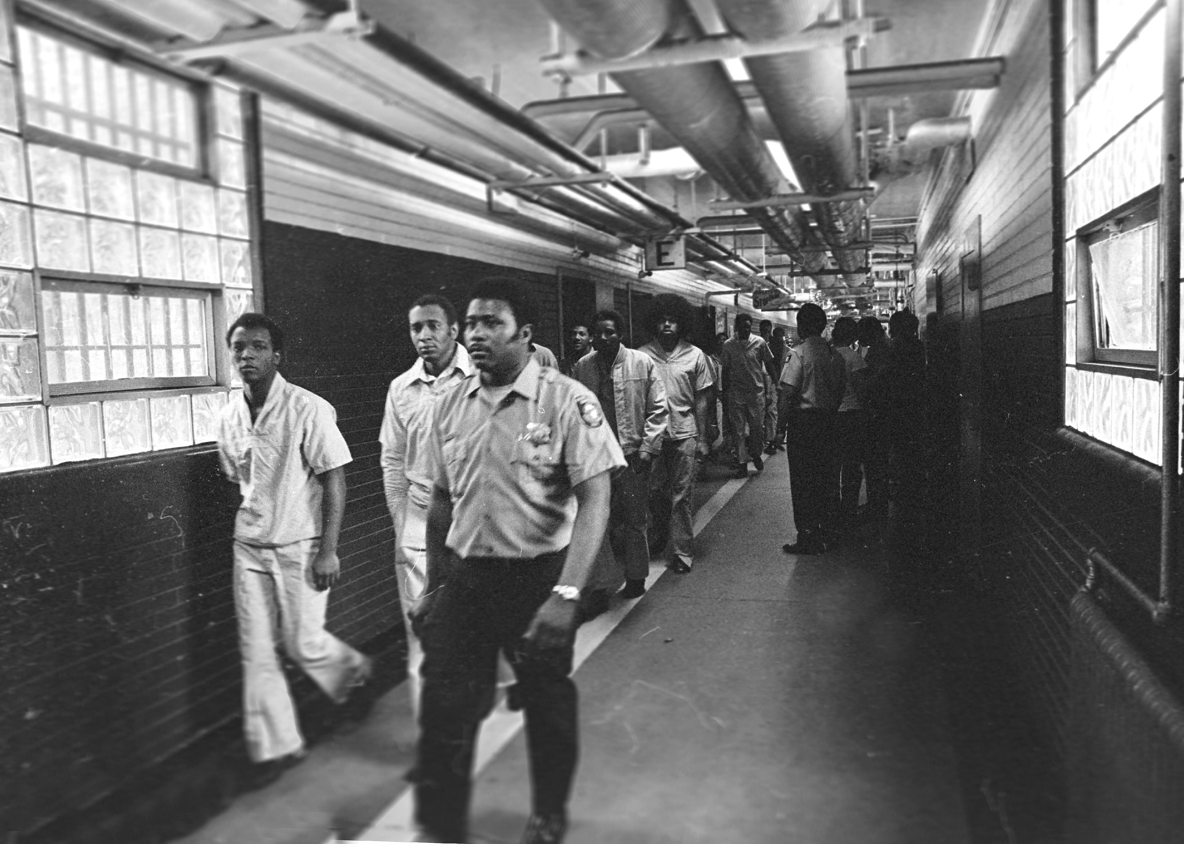 1971: Bureau of Prisons adopts "Balanced Model"