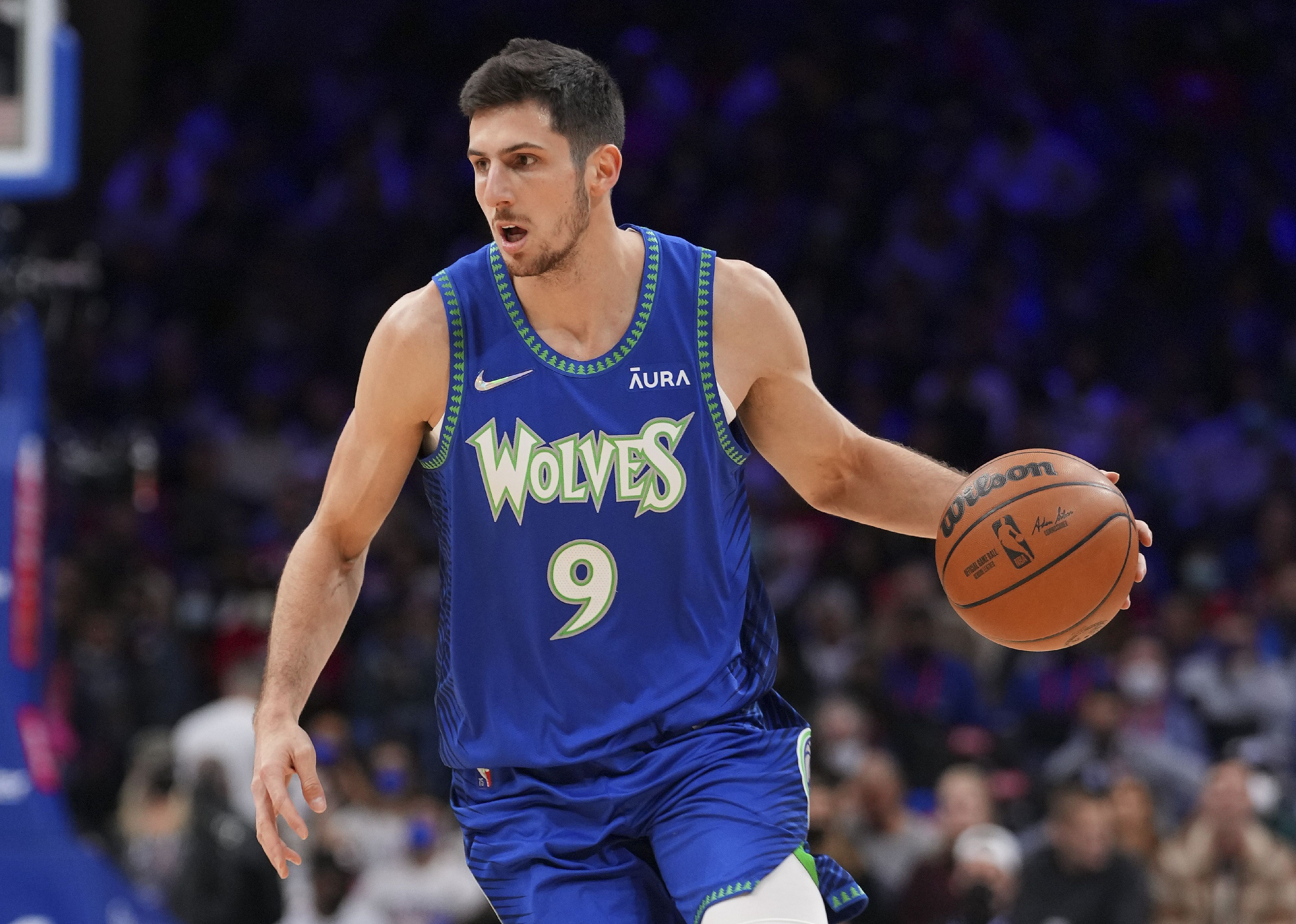 Leandro Bolmaro dribbles the ball during a game at the Wells Fargo Center.