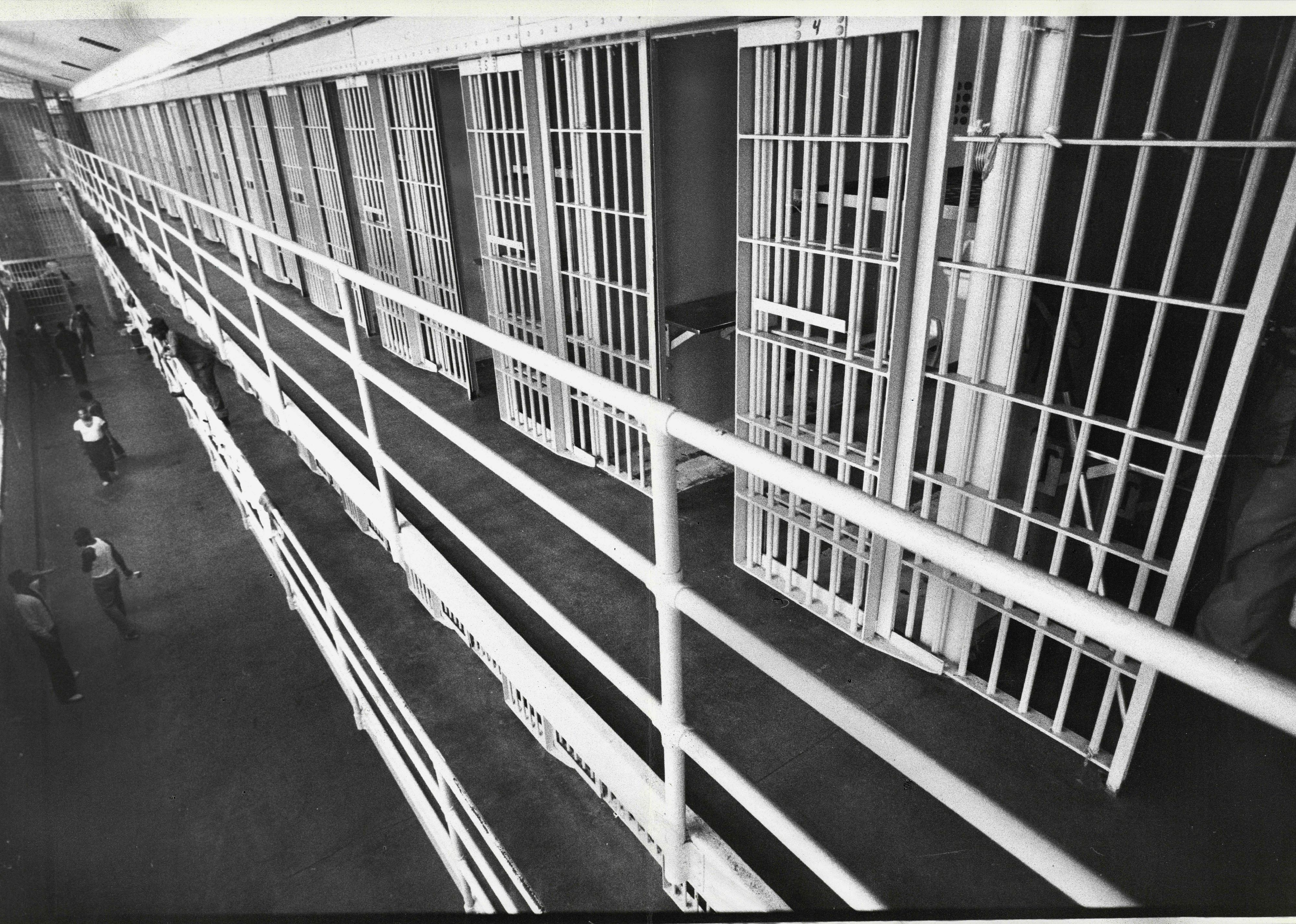1984: Sentencing Reform Act becomes law