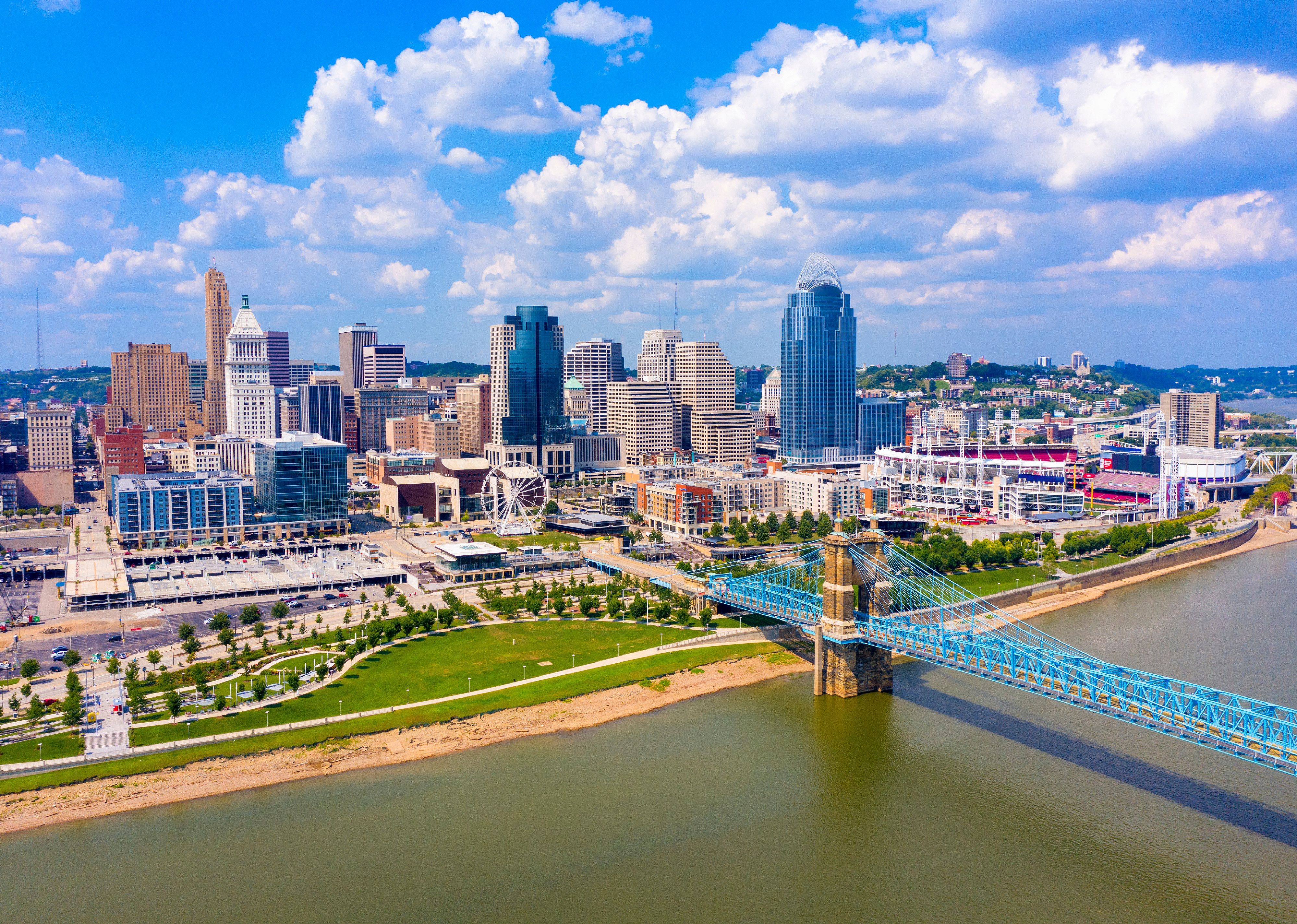 Cincinnati, Ohio skyline with John Roebling bridge