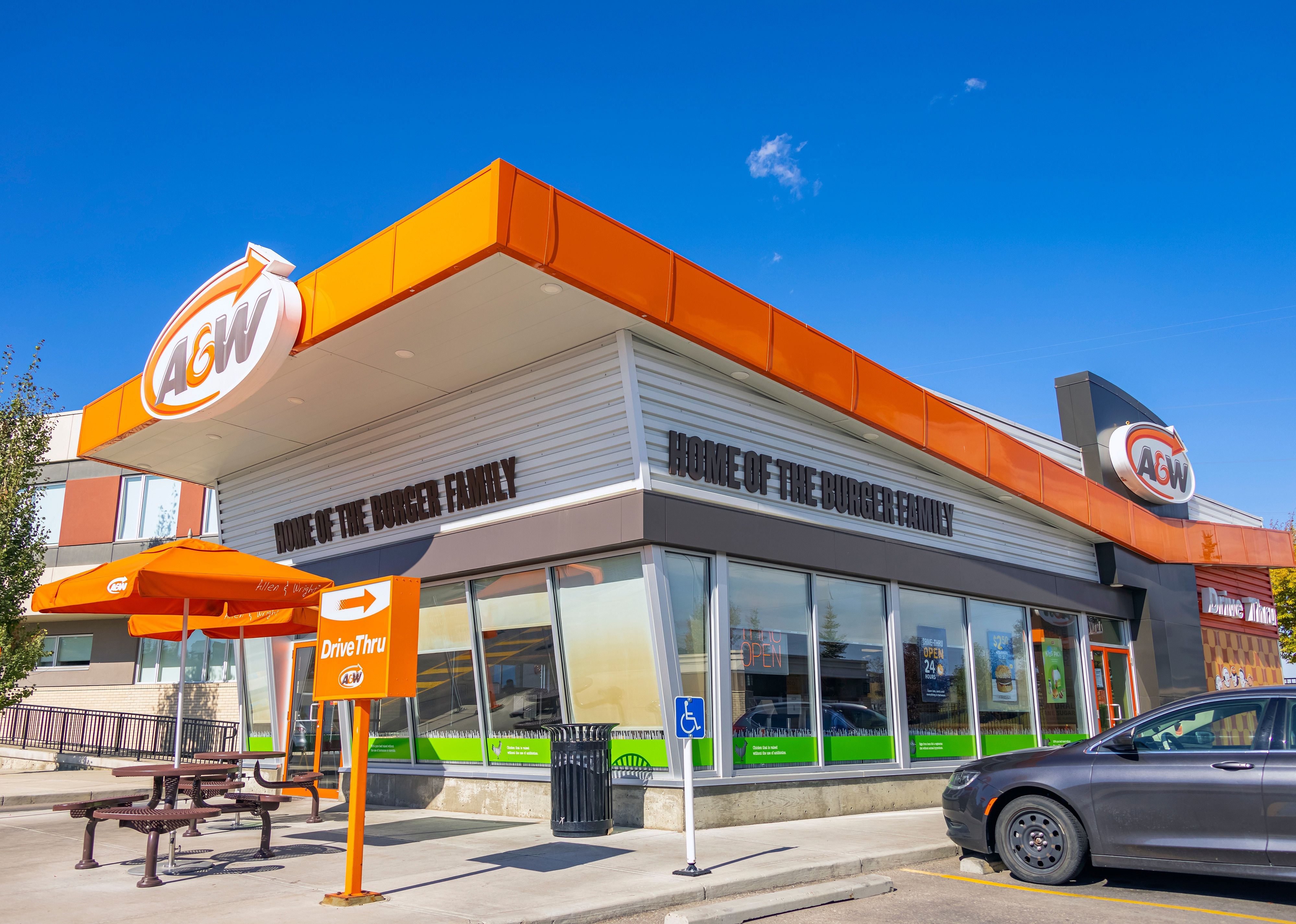 An A & W restaurant on a sunny day.