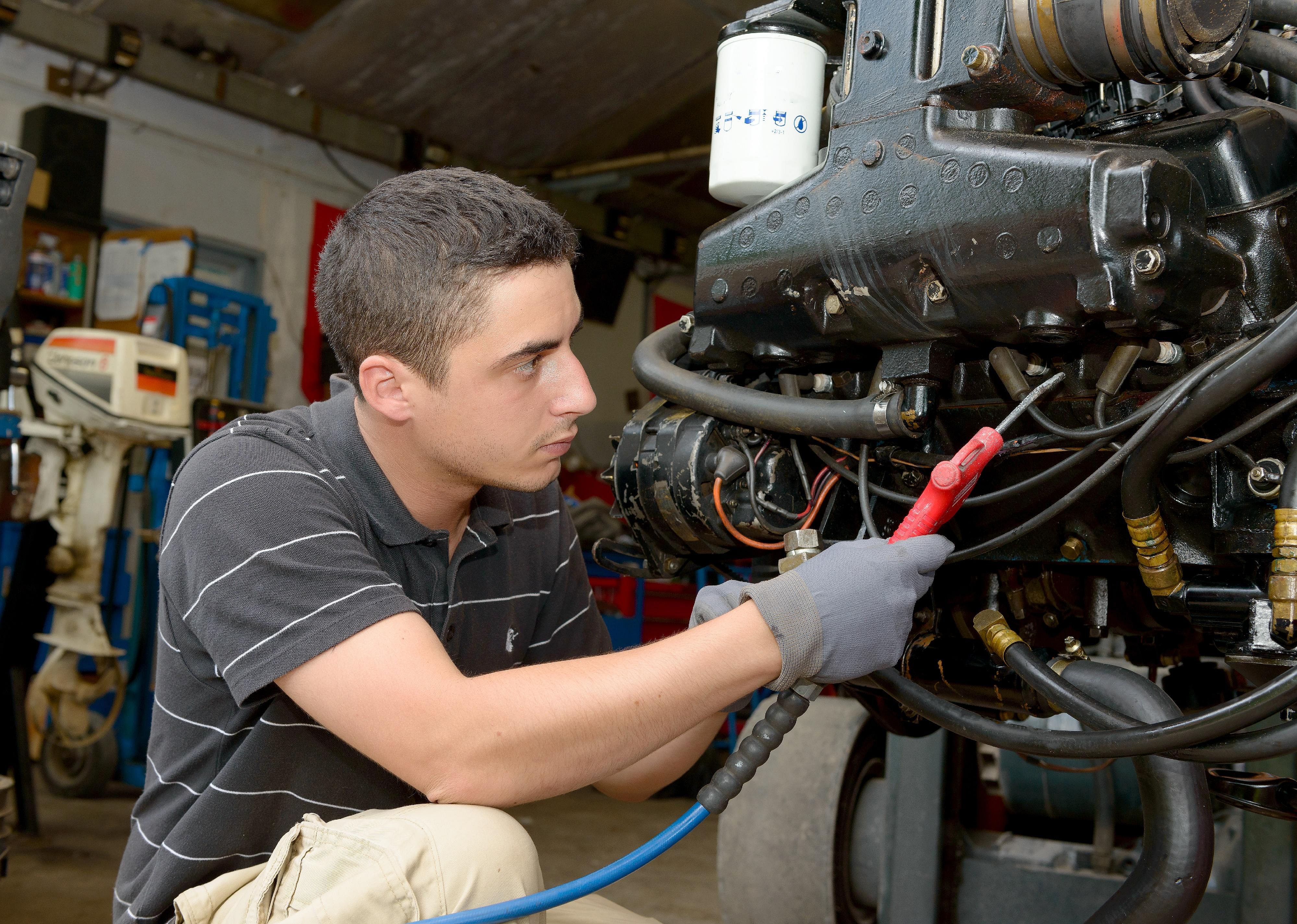 #42. Motorboat mechanics and service technicians