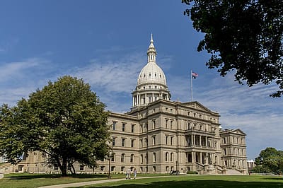 States receiving the most federal aid
