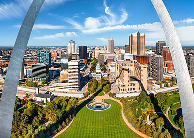 Aerial panorama of St. Louis, Missouri skyline on a sunny day.
