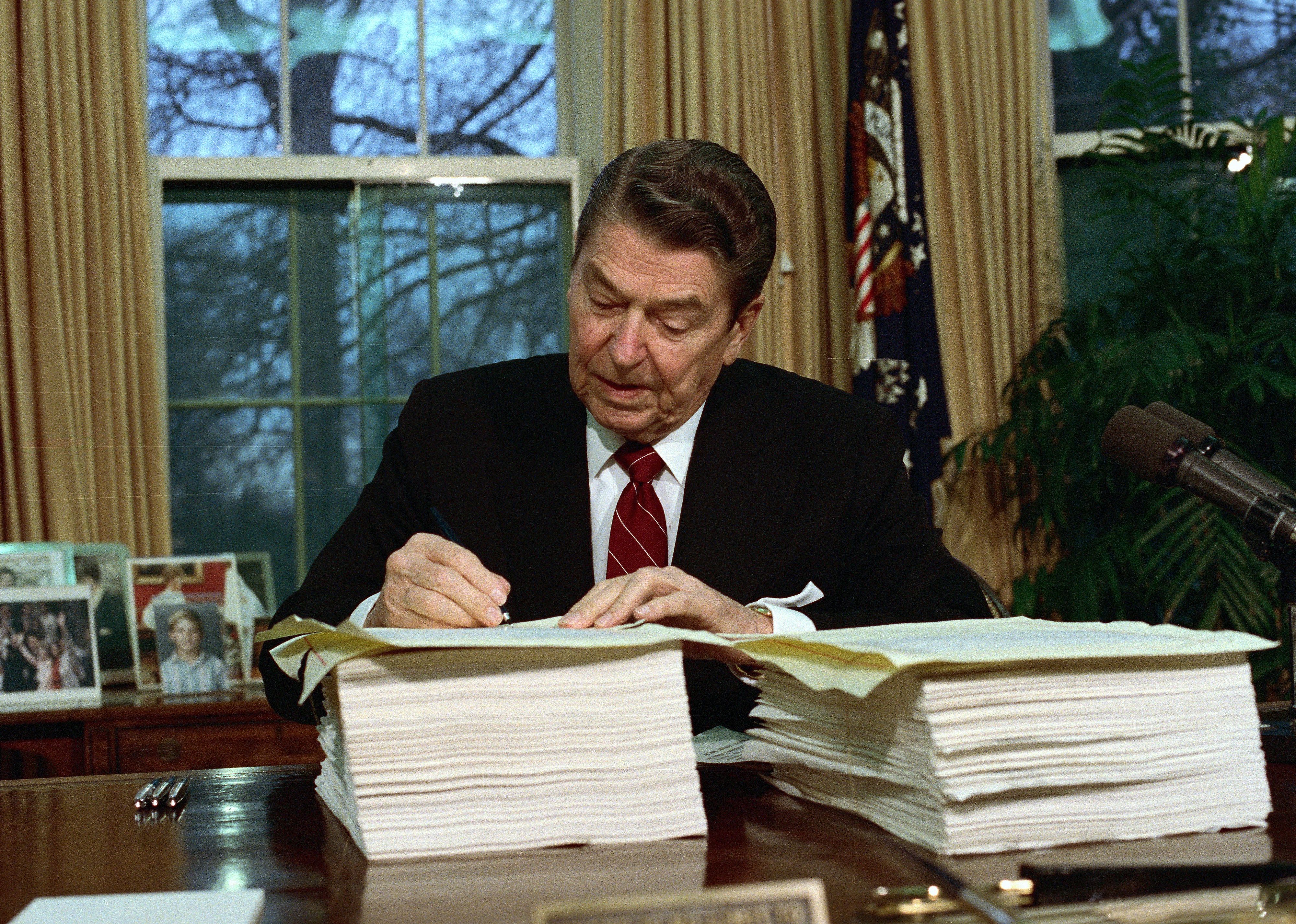 Reagan slashes tax rates