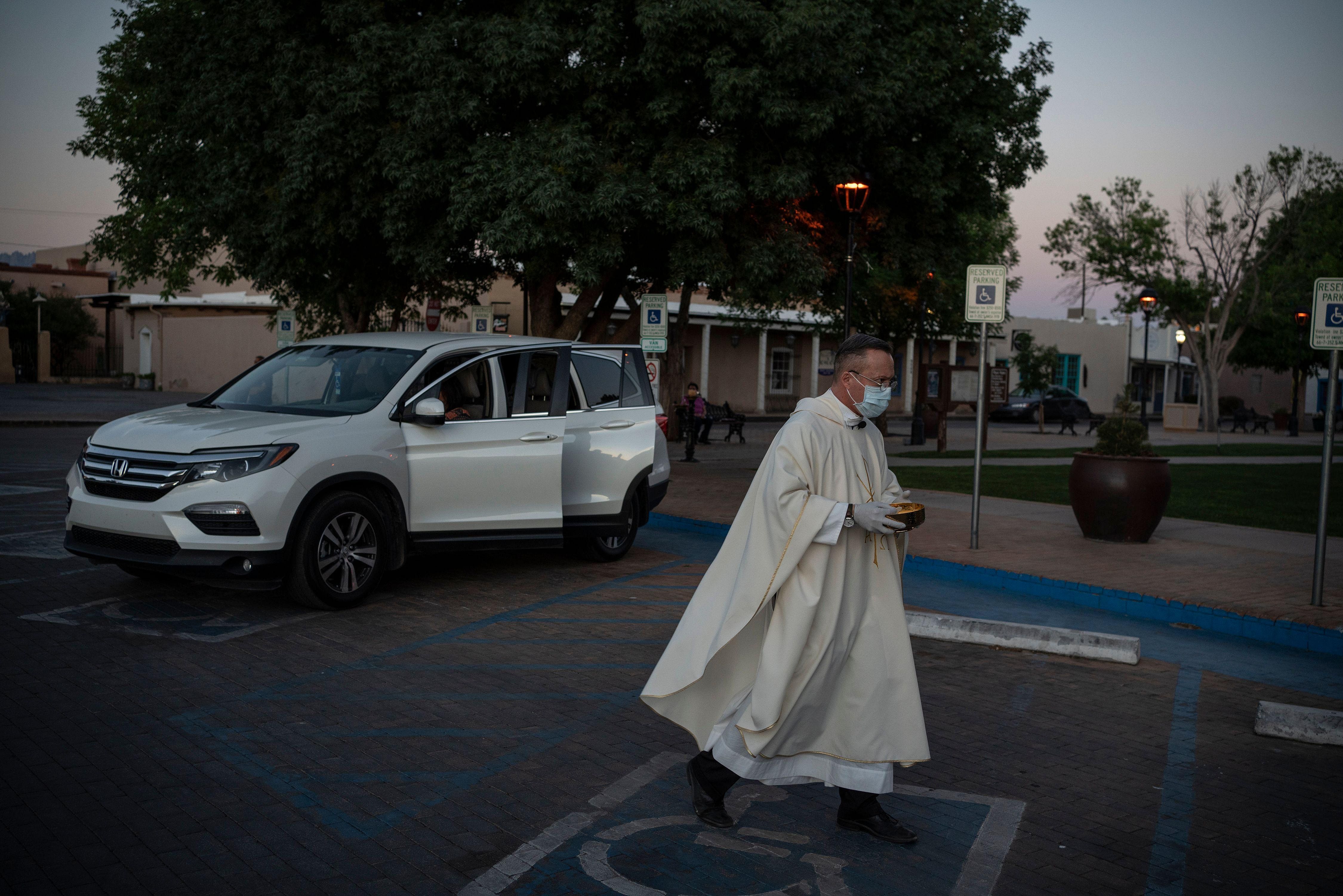 Evening communion in cars in New Mexico