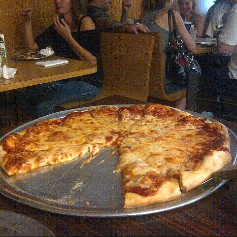 #4. Fiori's Pizzaria