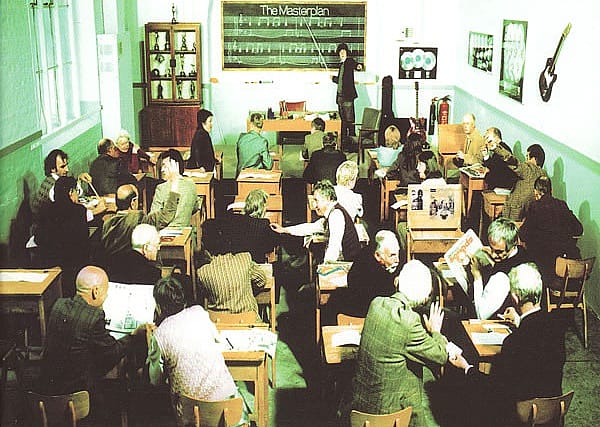 #18. 'The Masterplan' by Oasis