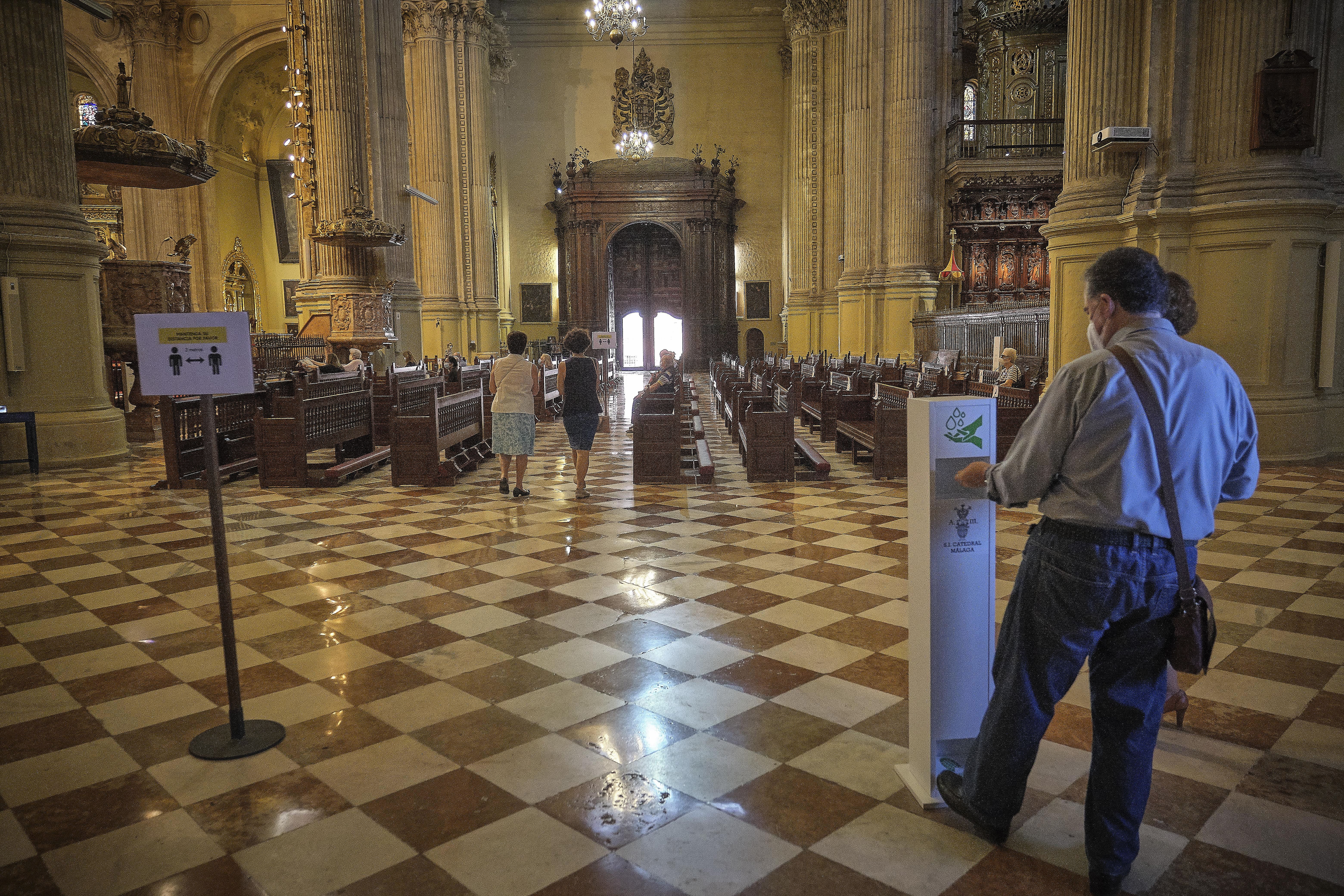 Sanitary measures at a cathedral in Spain