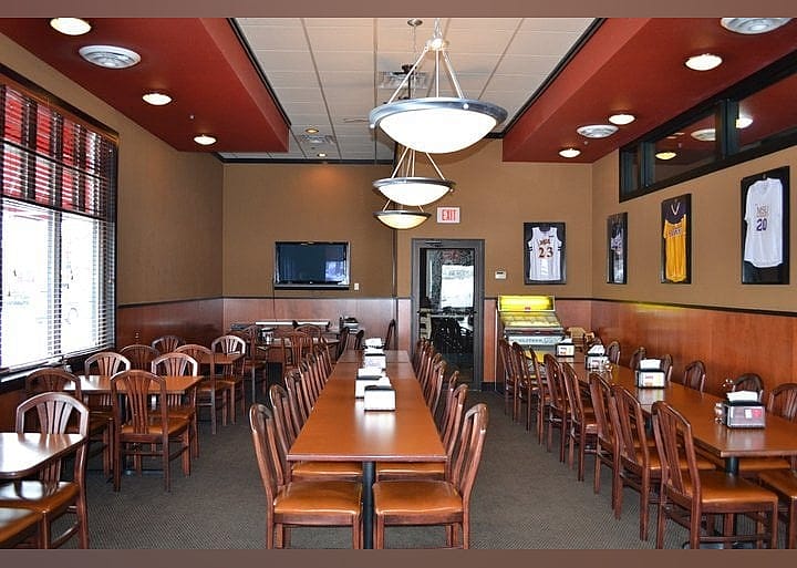 #10. Jake's Stadium Pizza