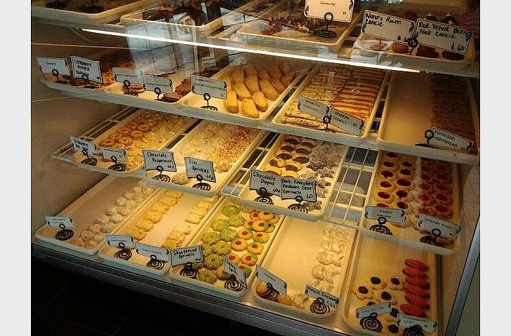 #6. Nona's Bakery Cafe
