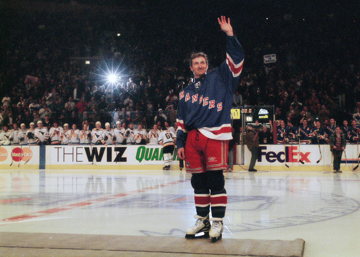 Wayne Gretzky retires