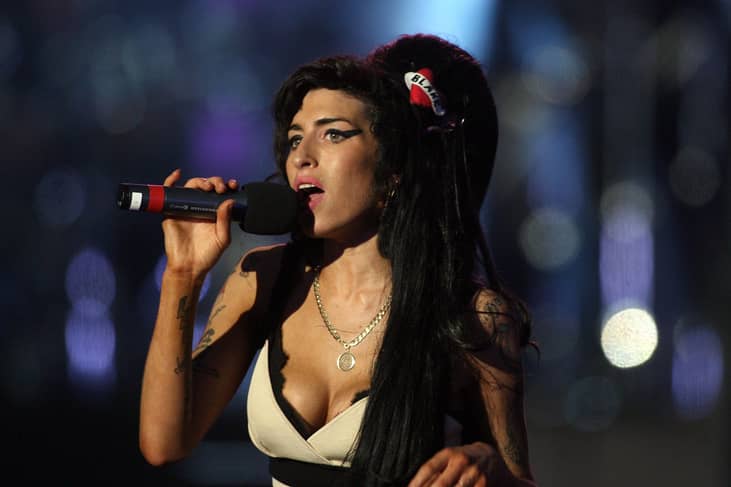 2011: Amy Winehouse passes away